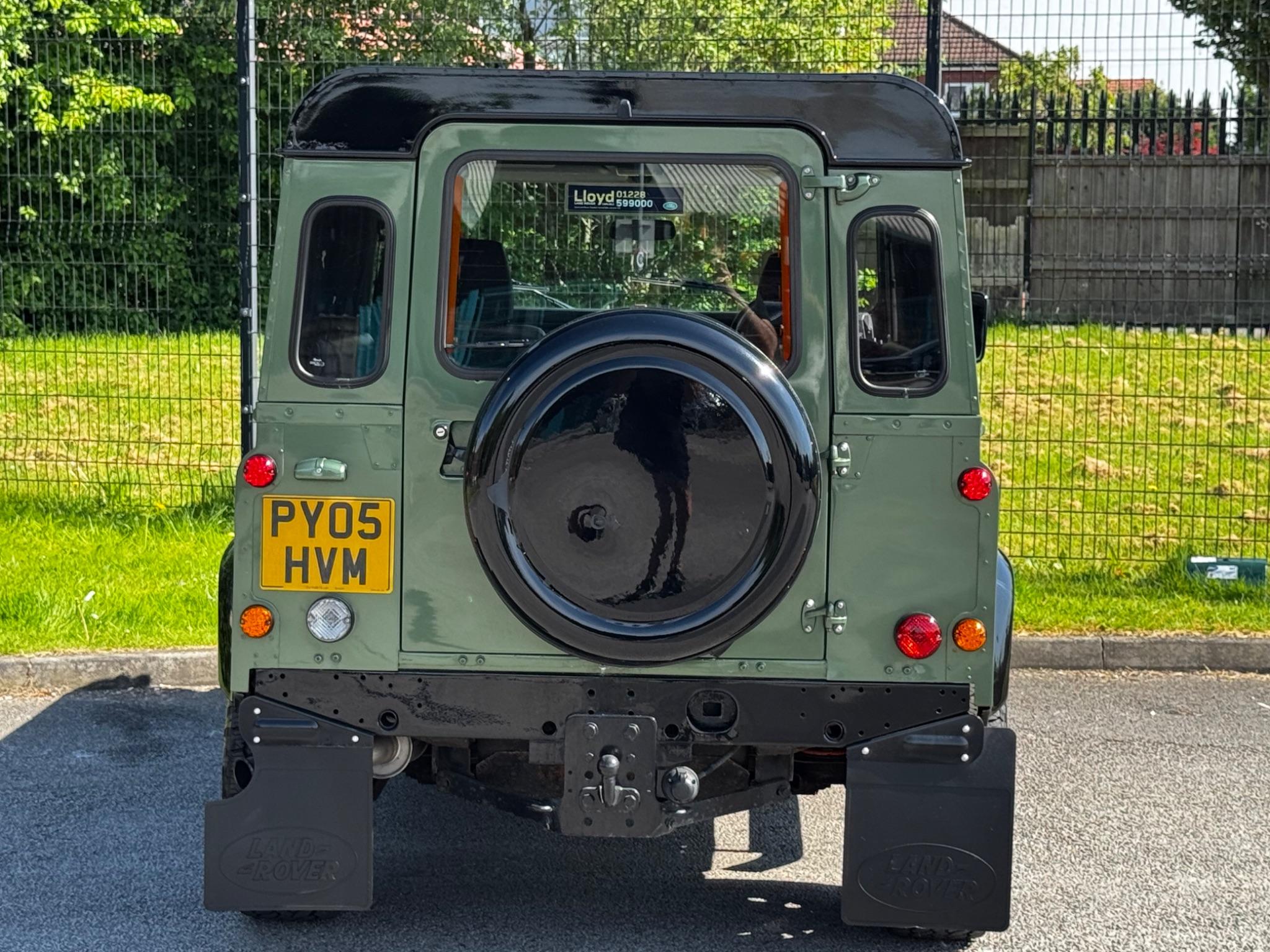 Land Rover Defender view 15