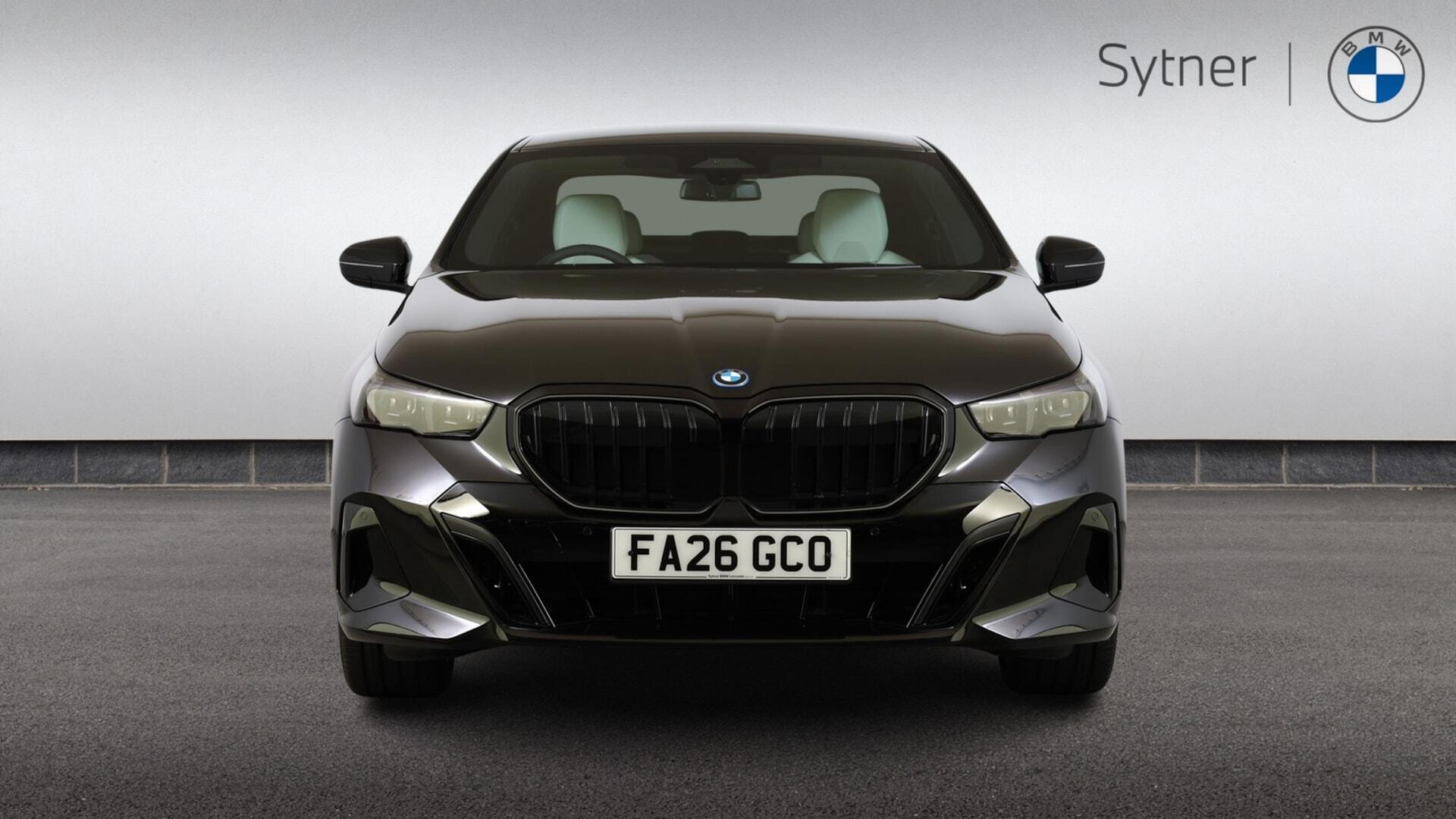 BMW 5 Series view 16