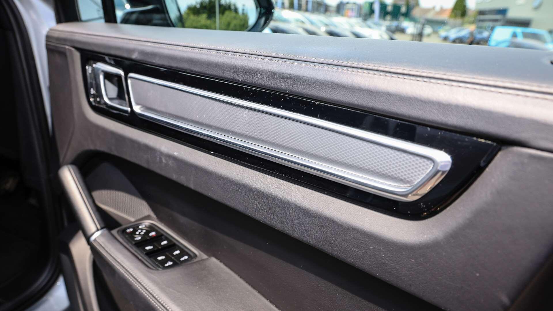 Porsche Cayenne view 26