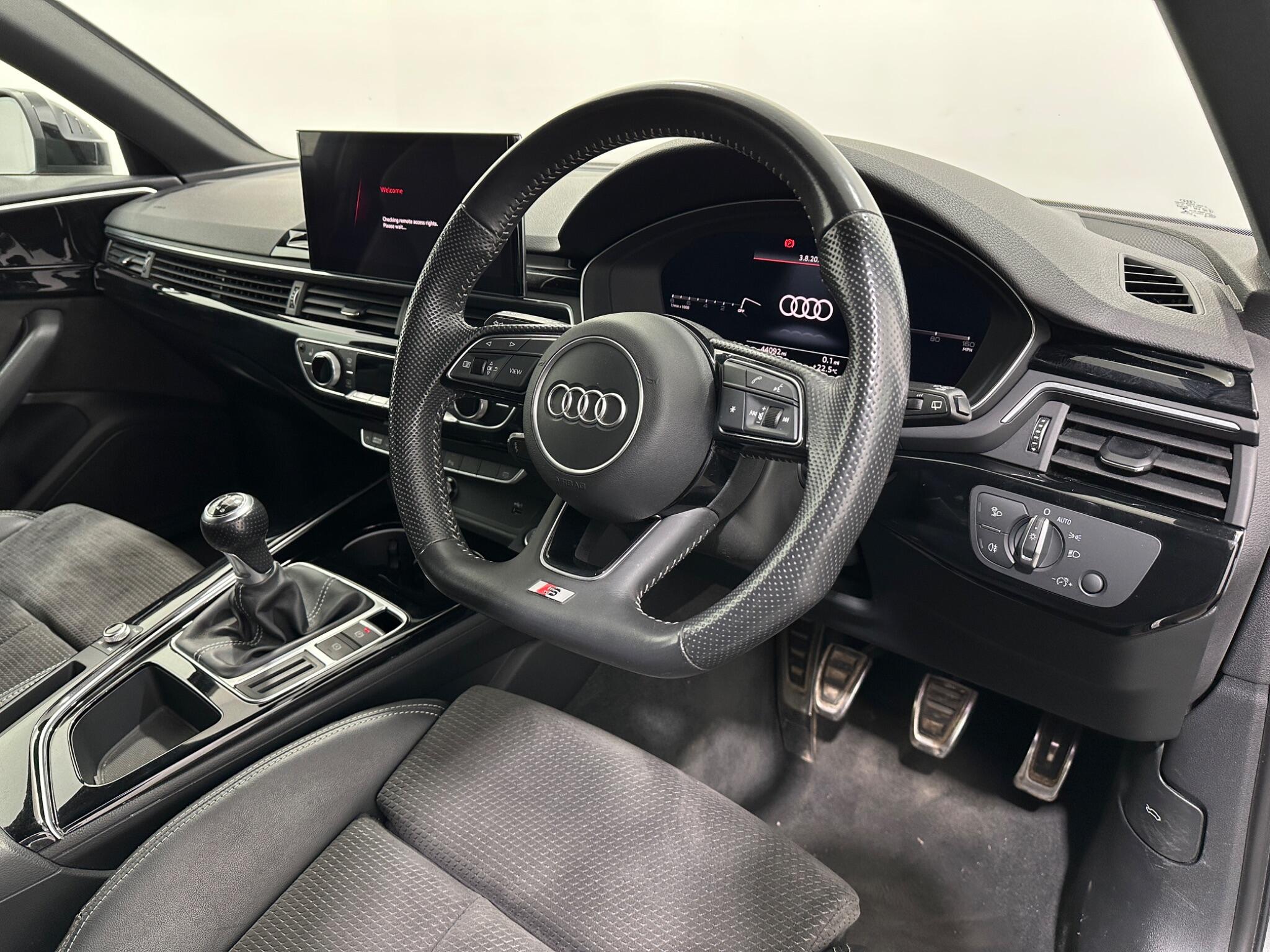Audi A4 view 11