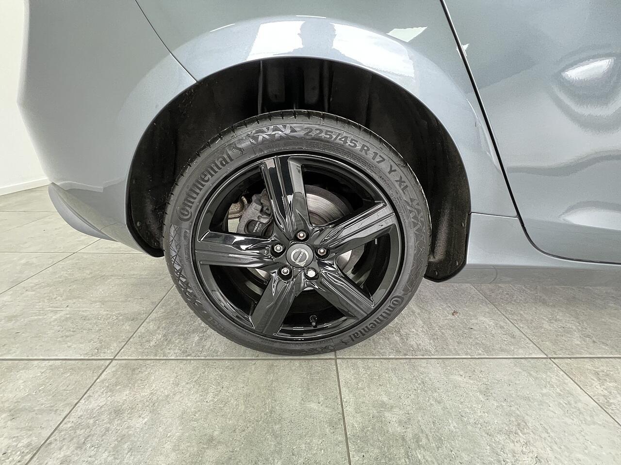 Volvo V40 view 21