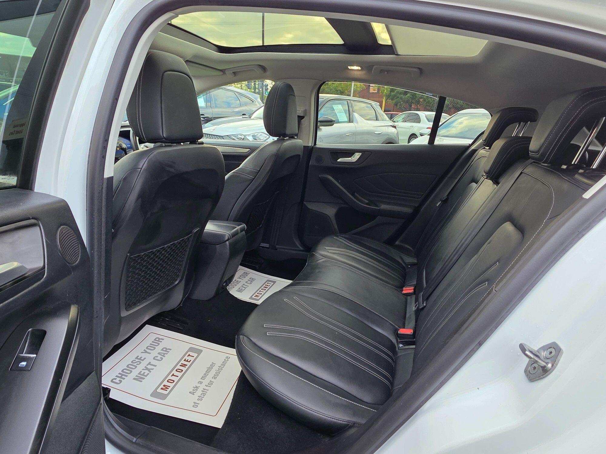 Ford Focus view 12