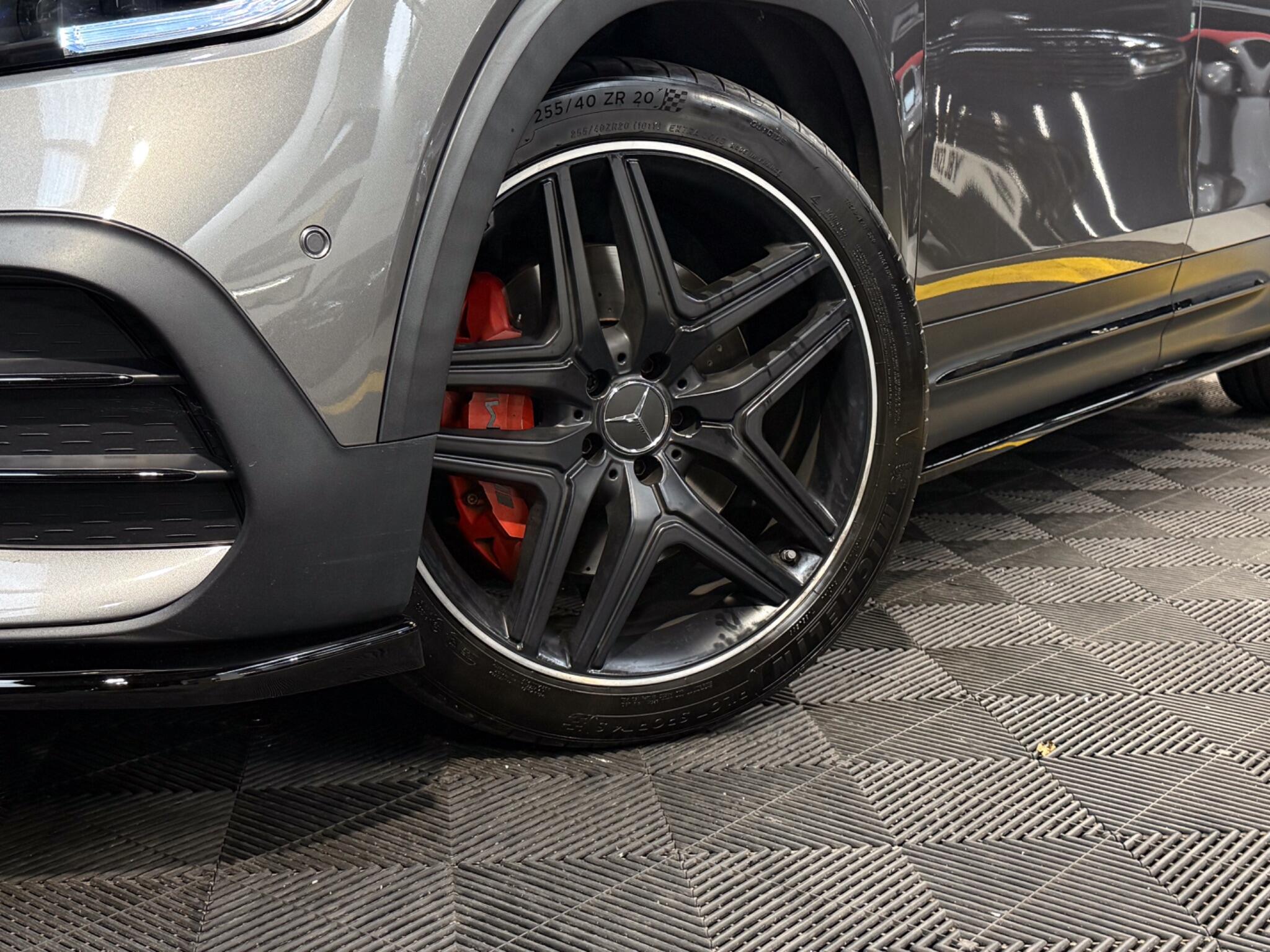 Mercedes-Benz GLB view 2