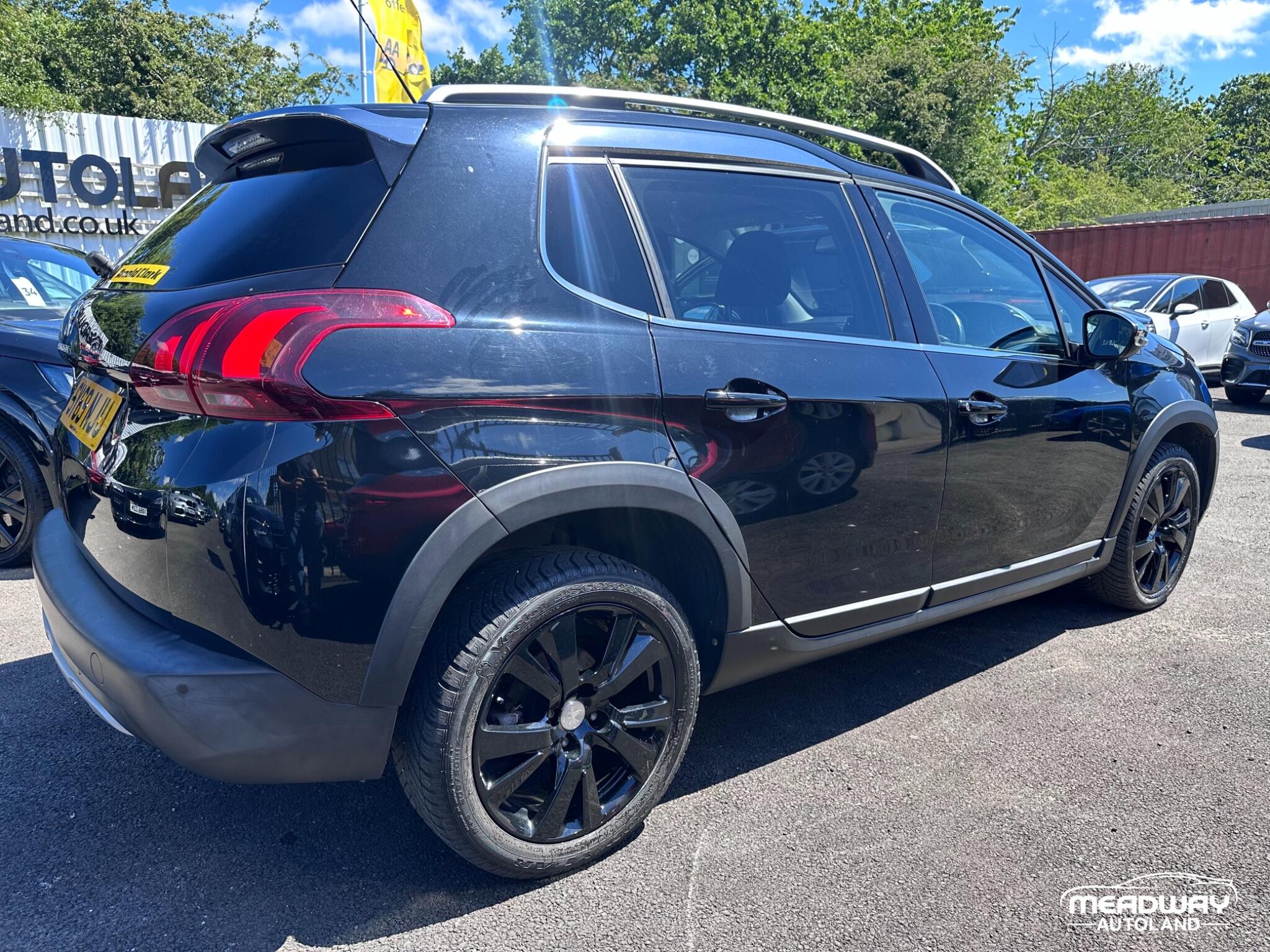 Peugeot 2008 view 17