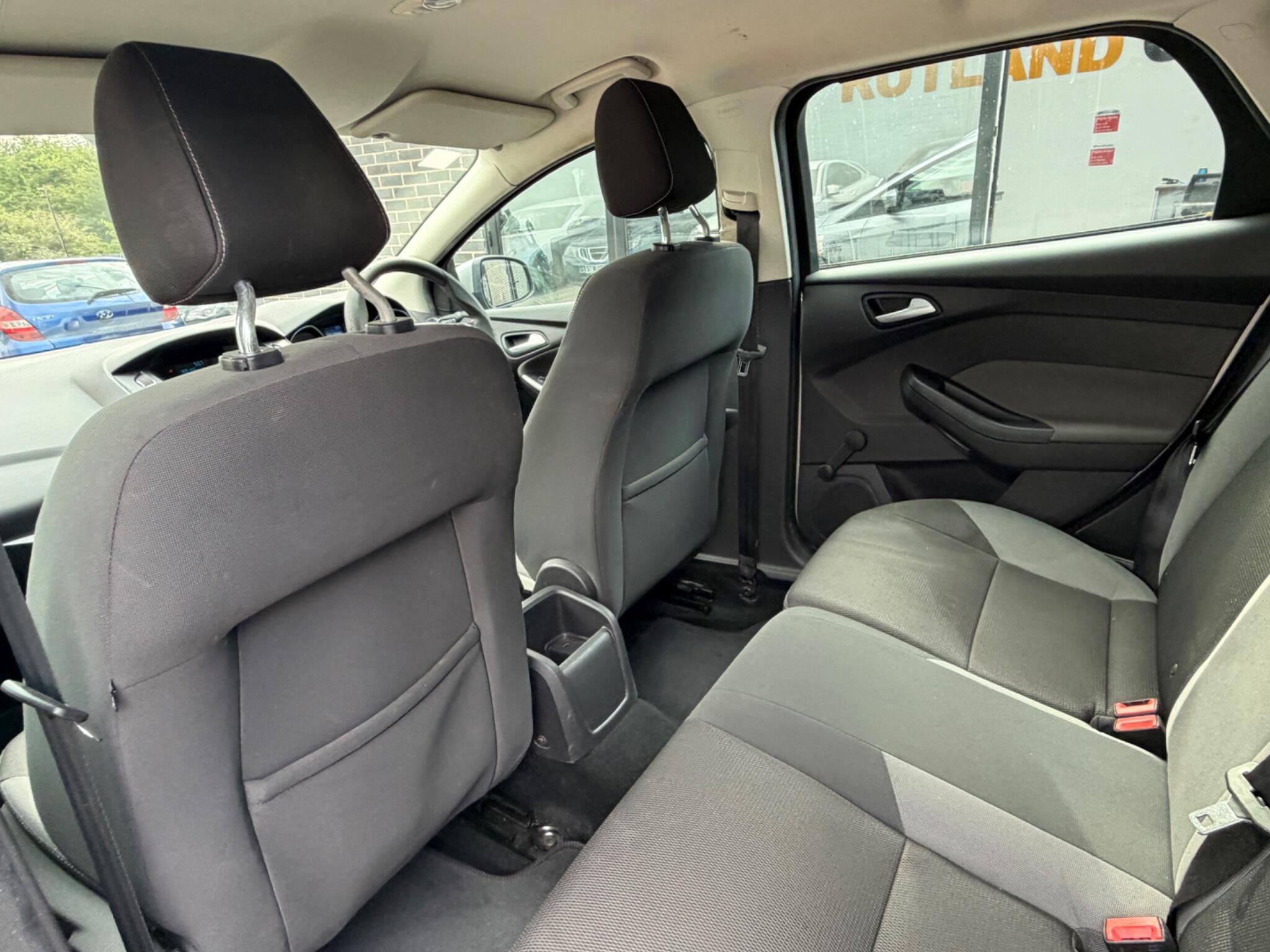 Ford Focus view 27