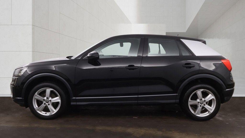 Audi Q2 view 10