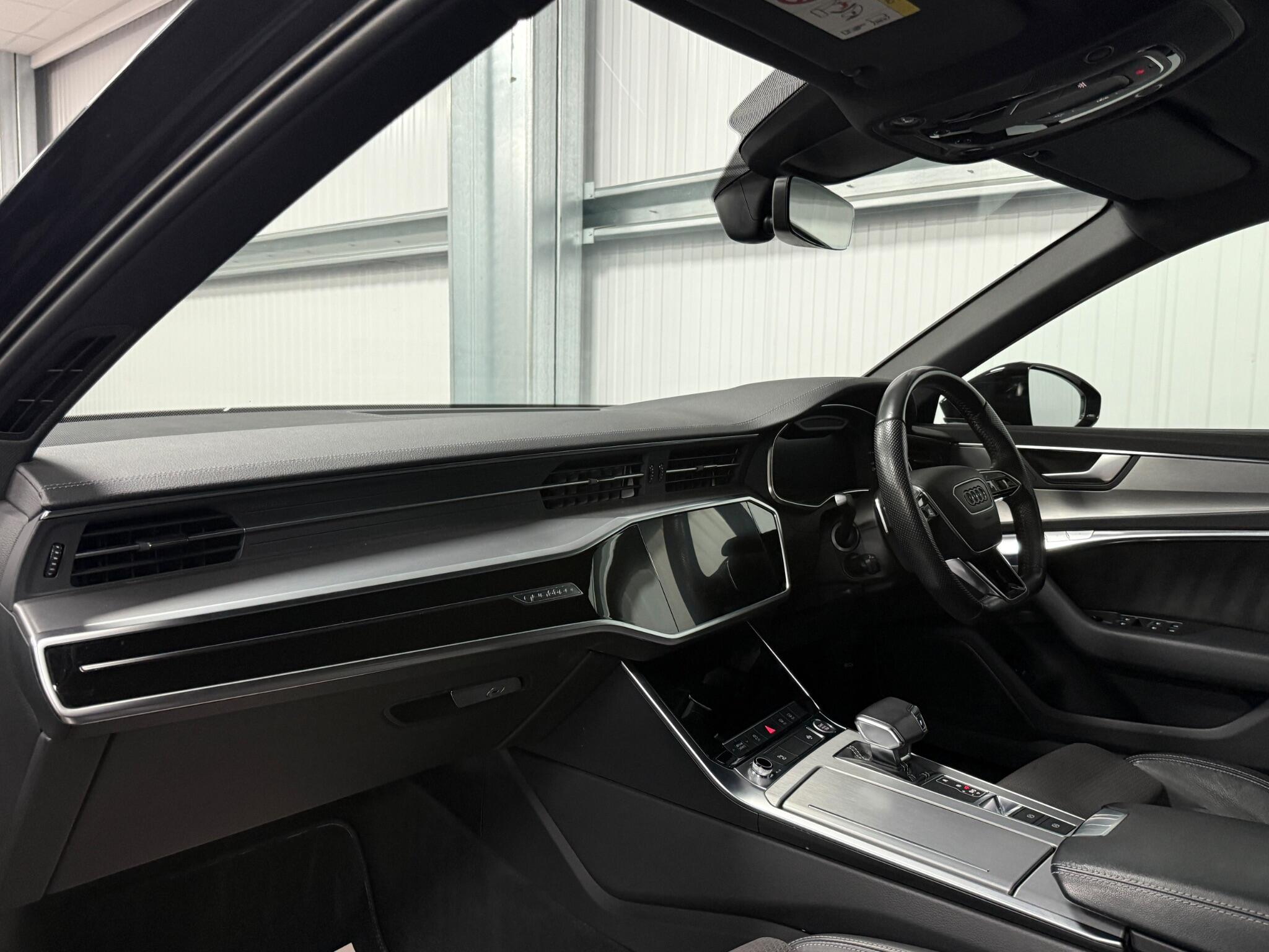 Audi A6 view 16
