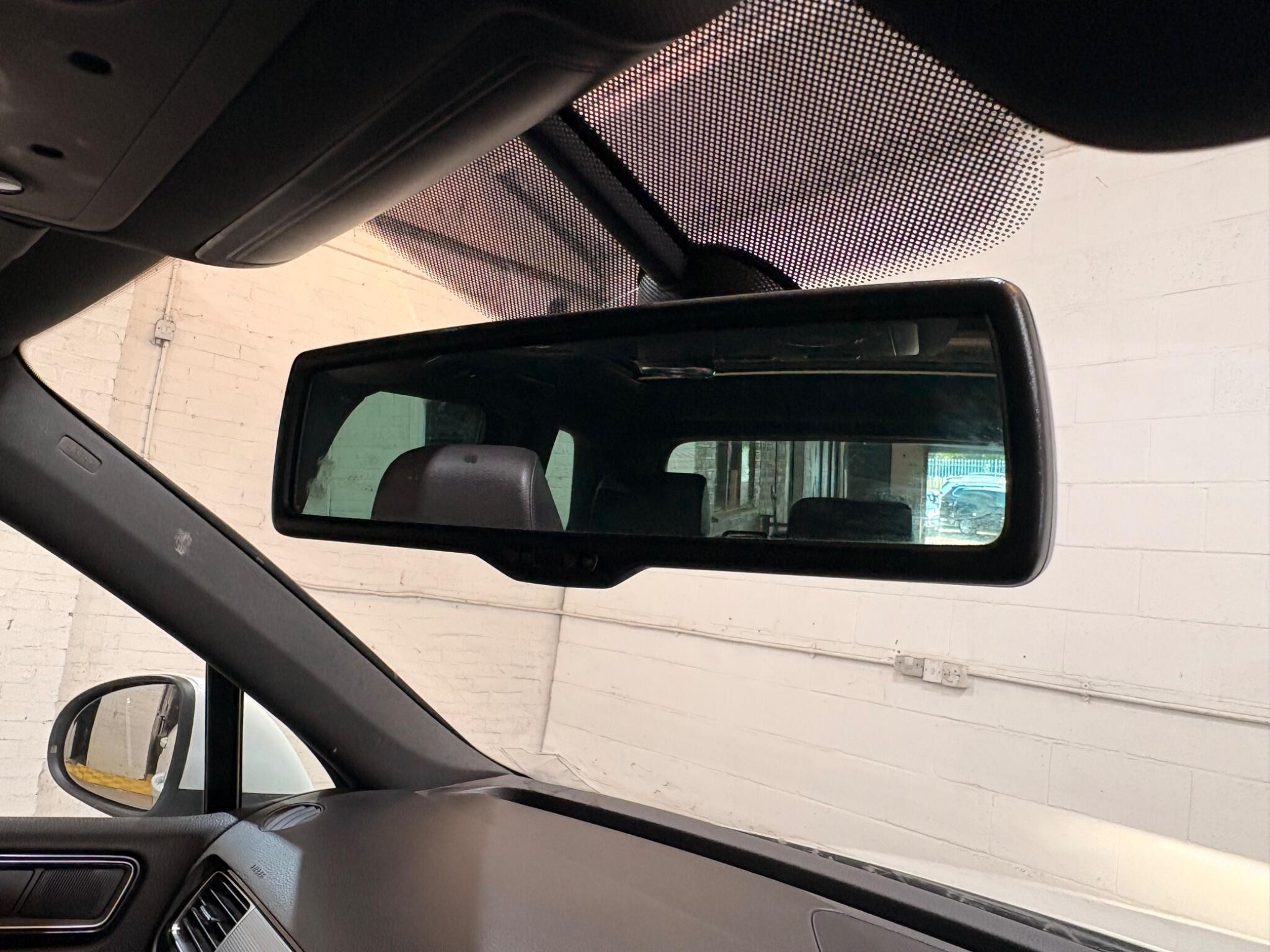 Volkswagen Touareg view 16