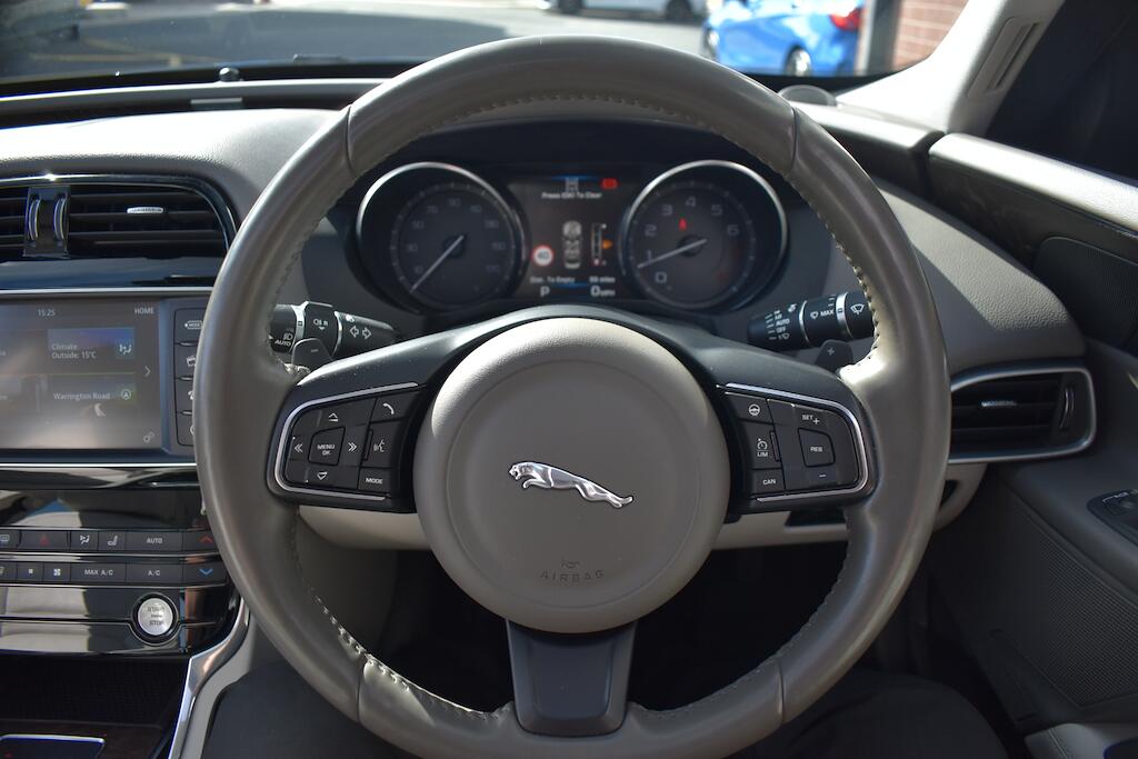 Jaguar Xe view 49