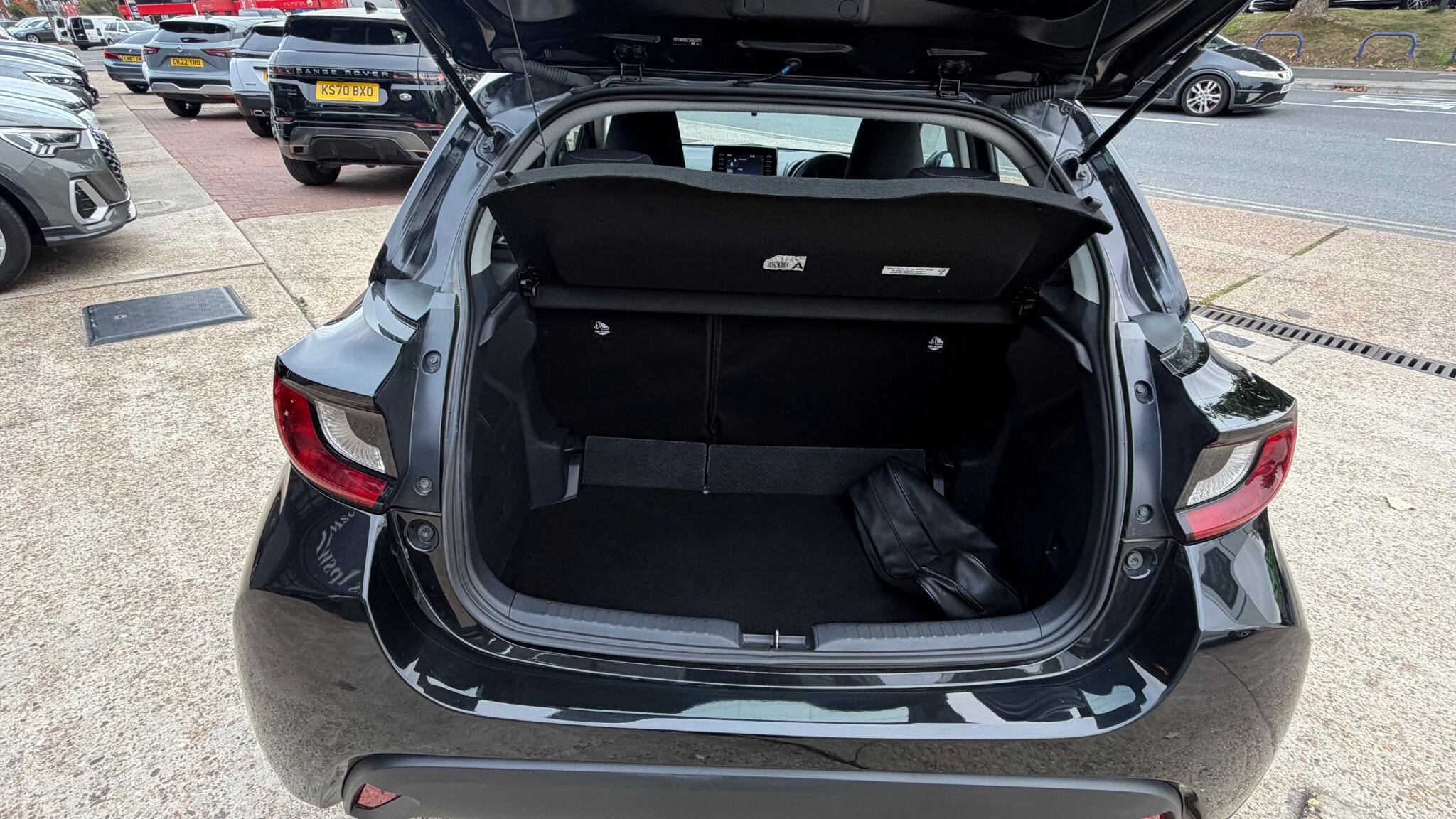 Toyota Yaris view 24