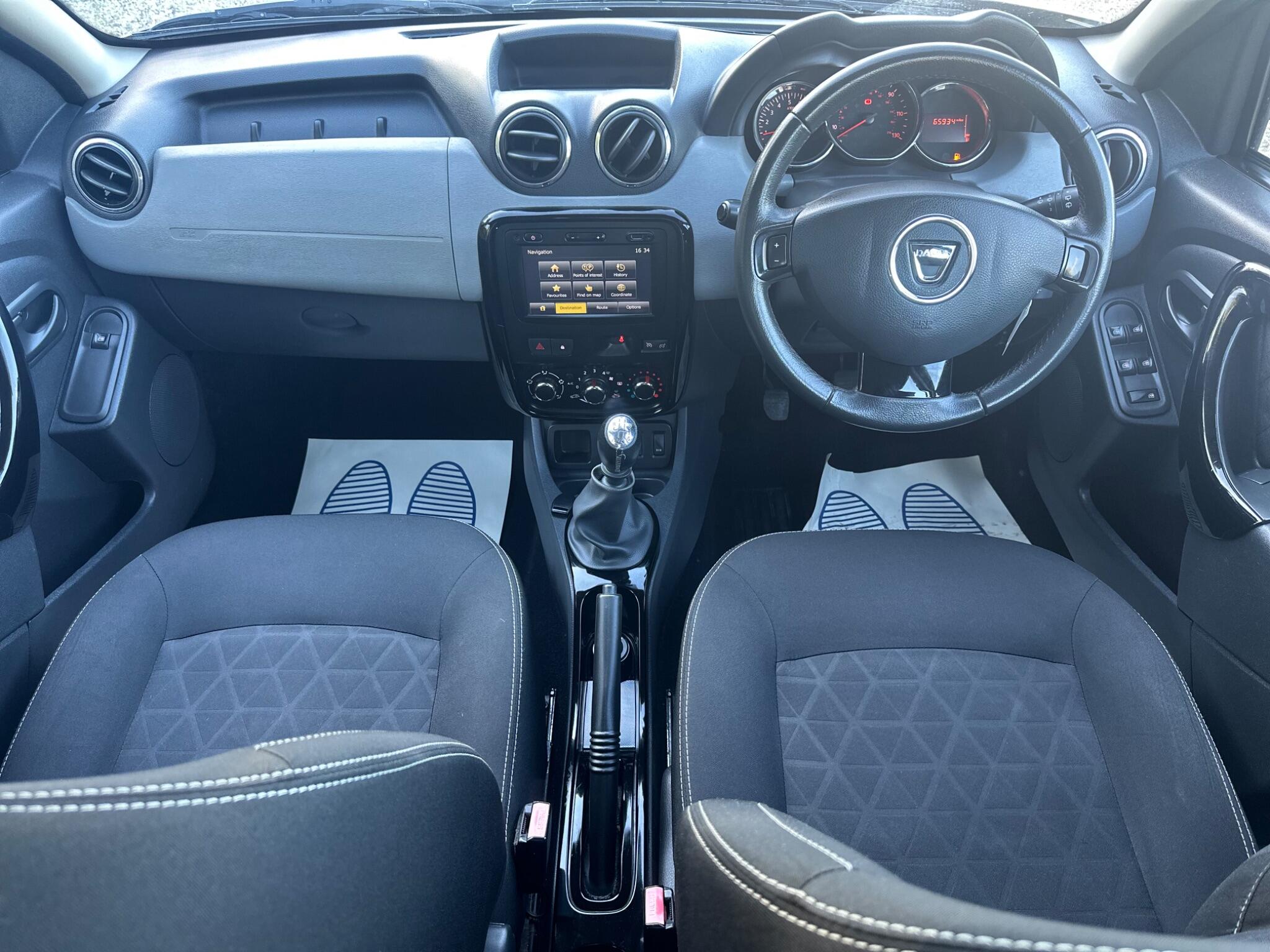 Dacia Duster view 25