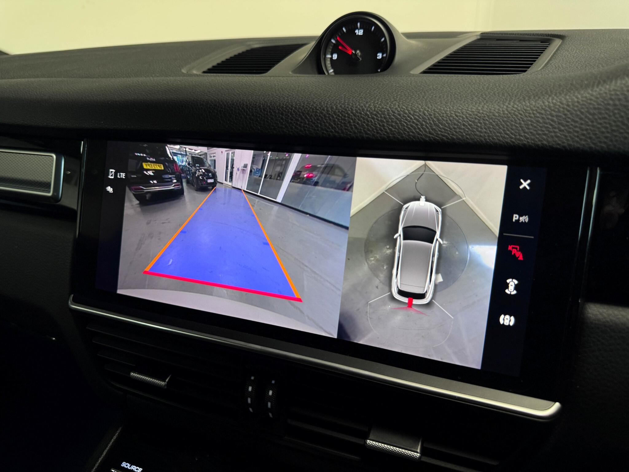Porsche Cayenne view 11