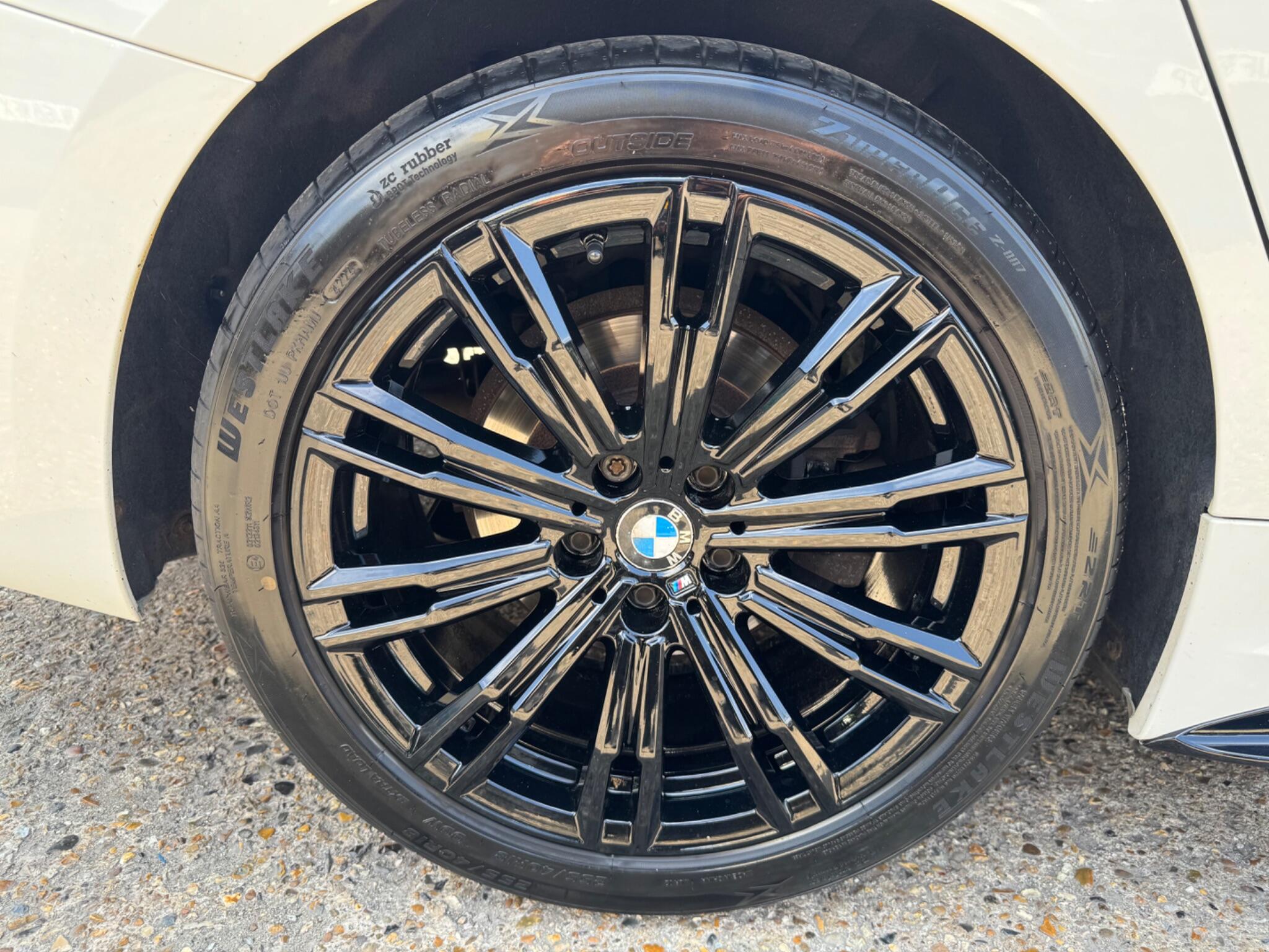 BMW 3 Series view 11