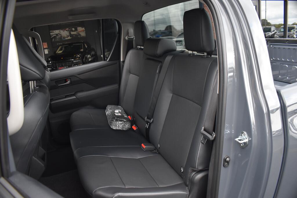 Toyota Hilux view 12