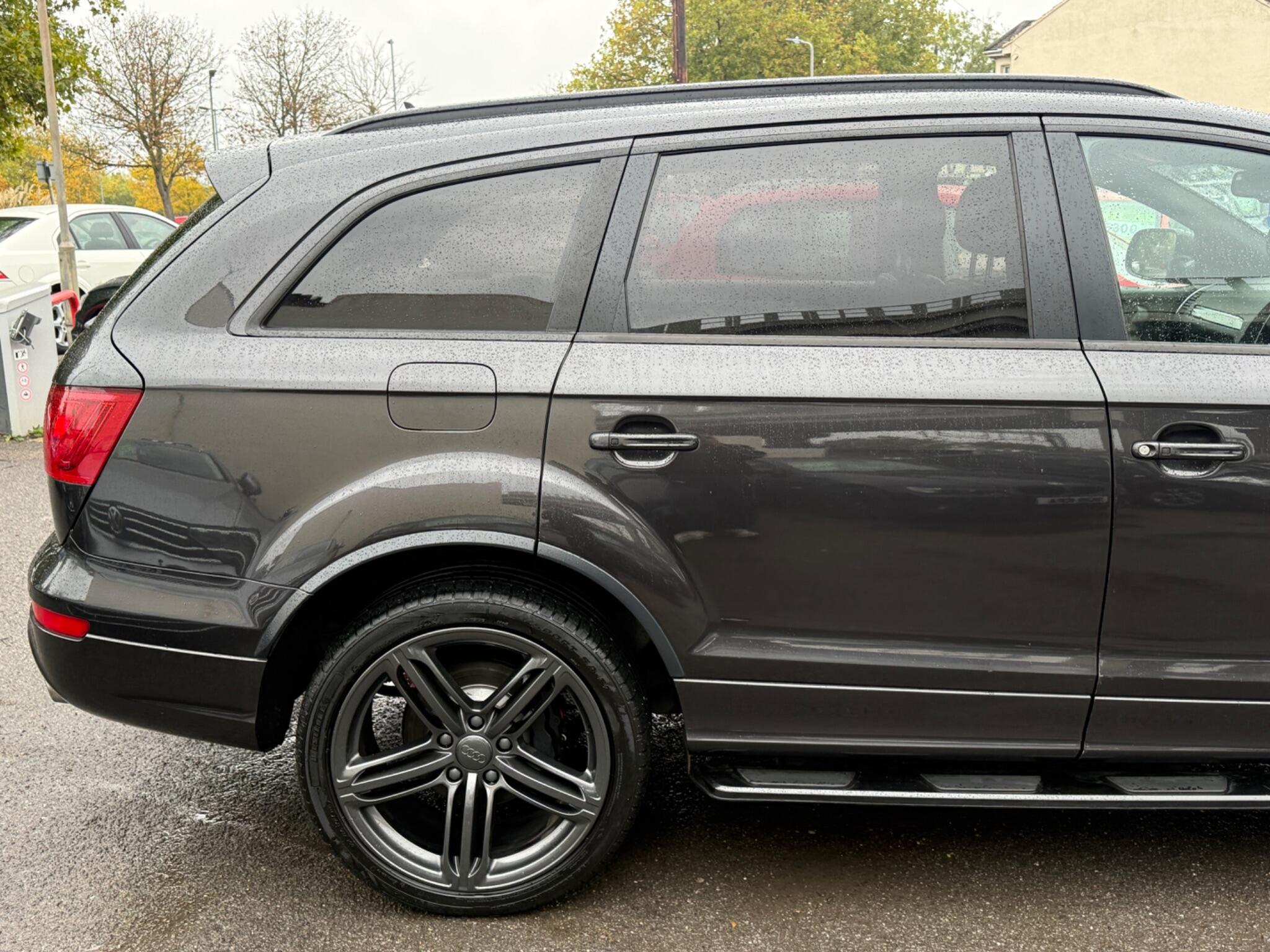 Audi Q7 - Image 21