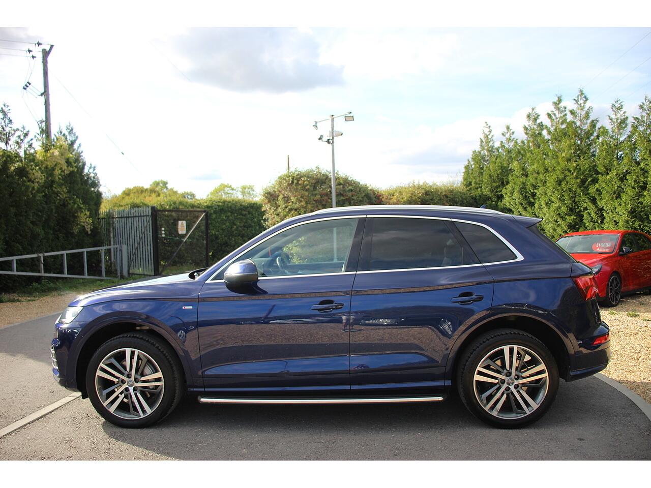 Audi Q5 view 8