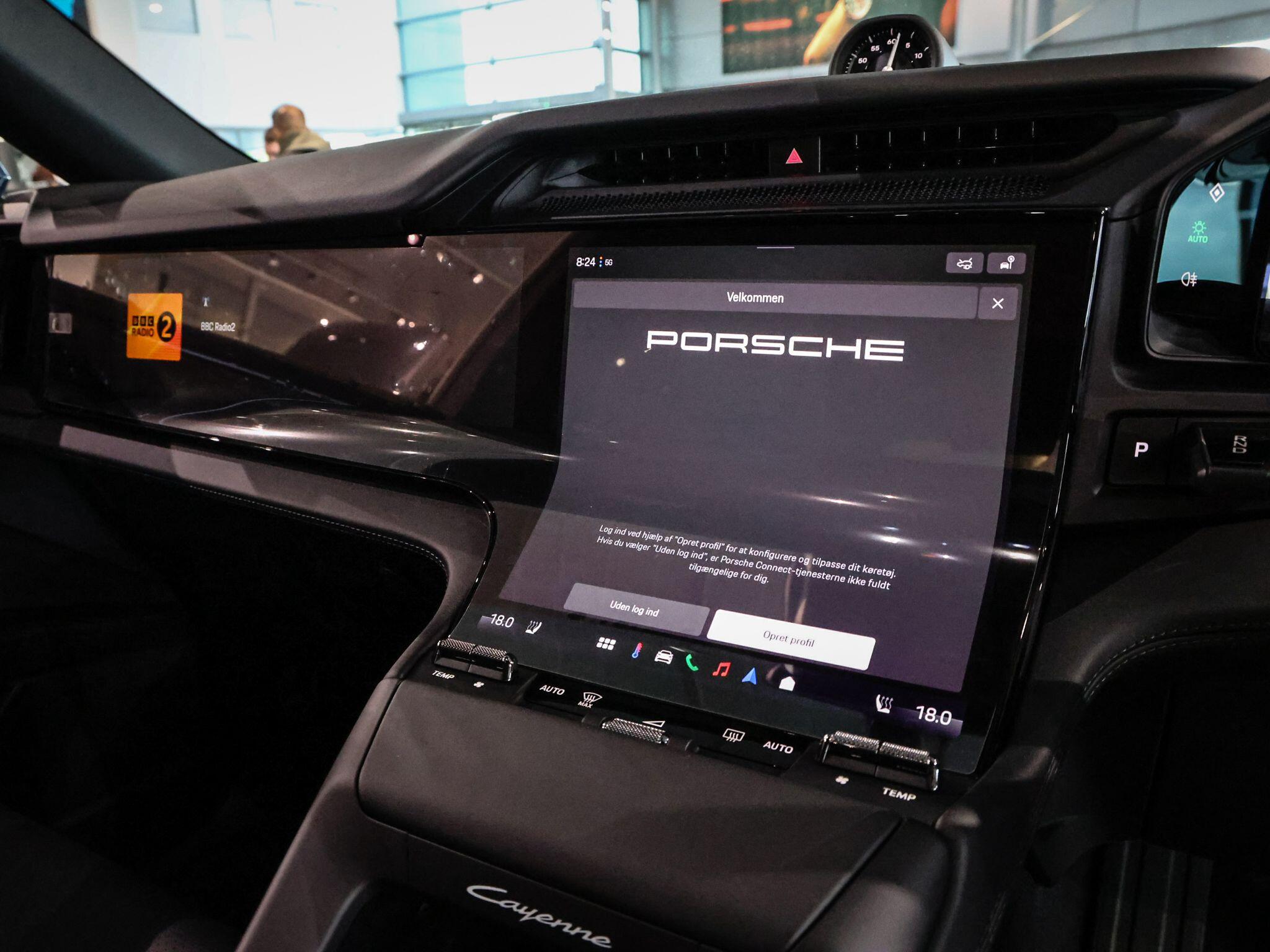 Porsche Cayenne view 16