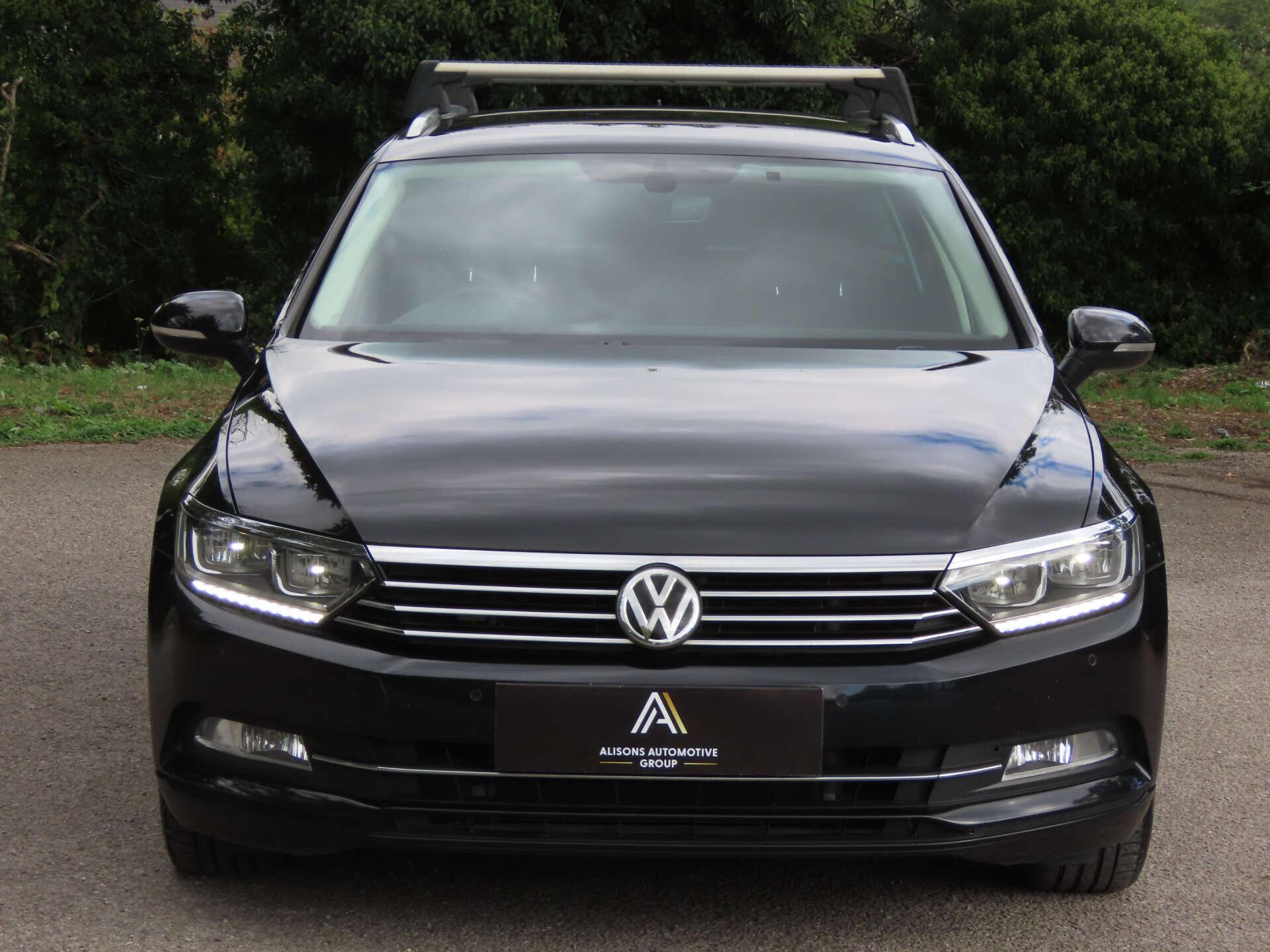Volkswagen Passat view 2