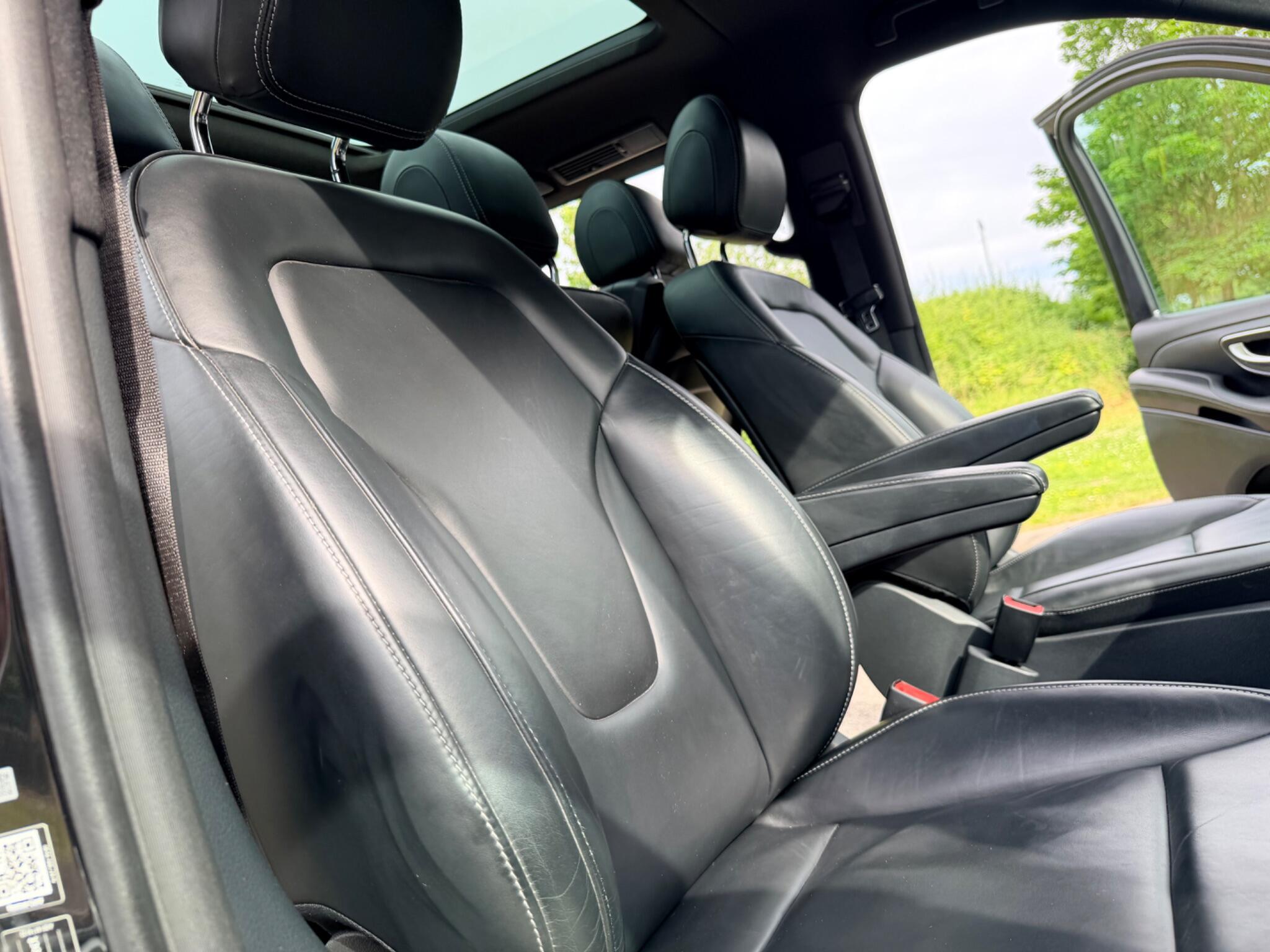 Mercedes-Benz V-Class view 48