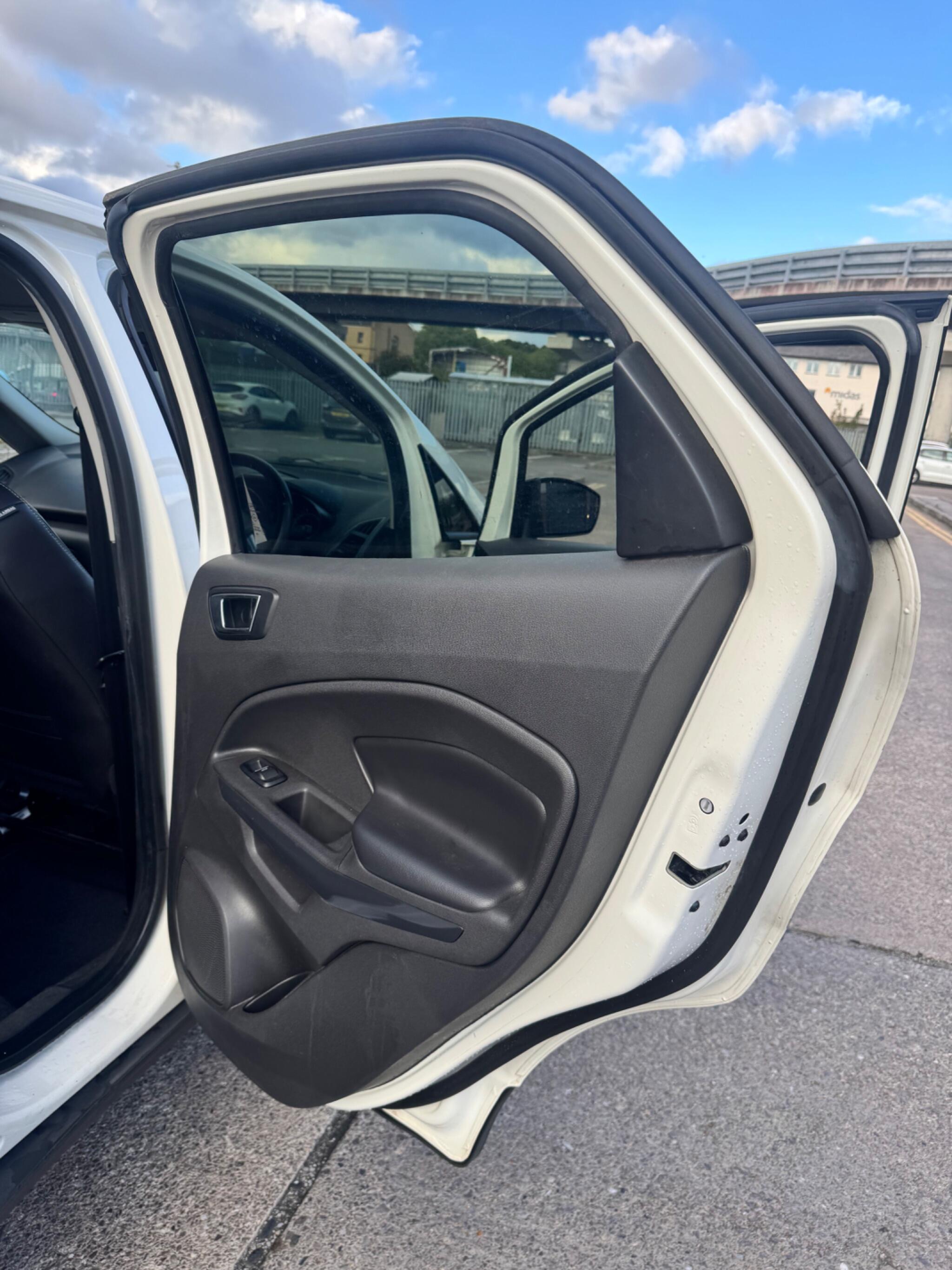 Ford Ecosport view 33
