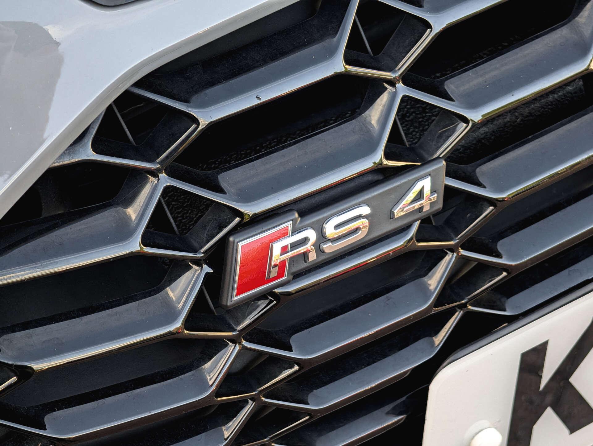 Audi RS4 view 10