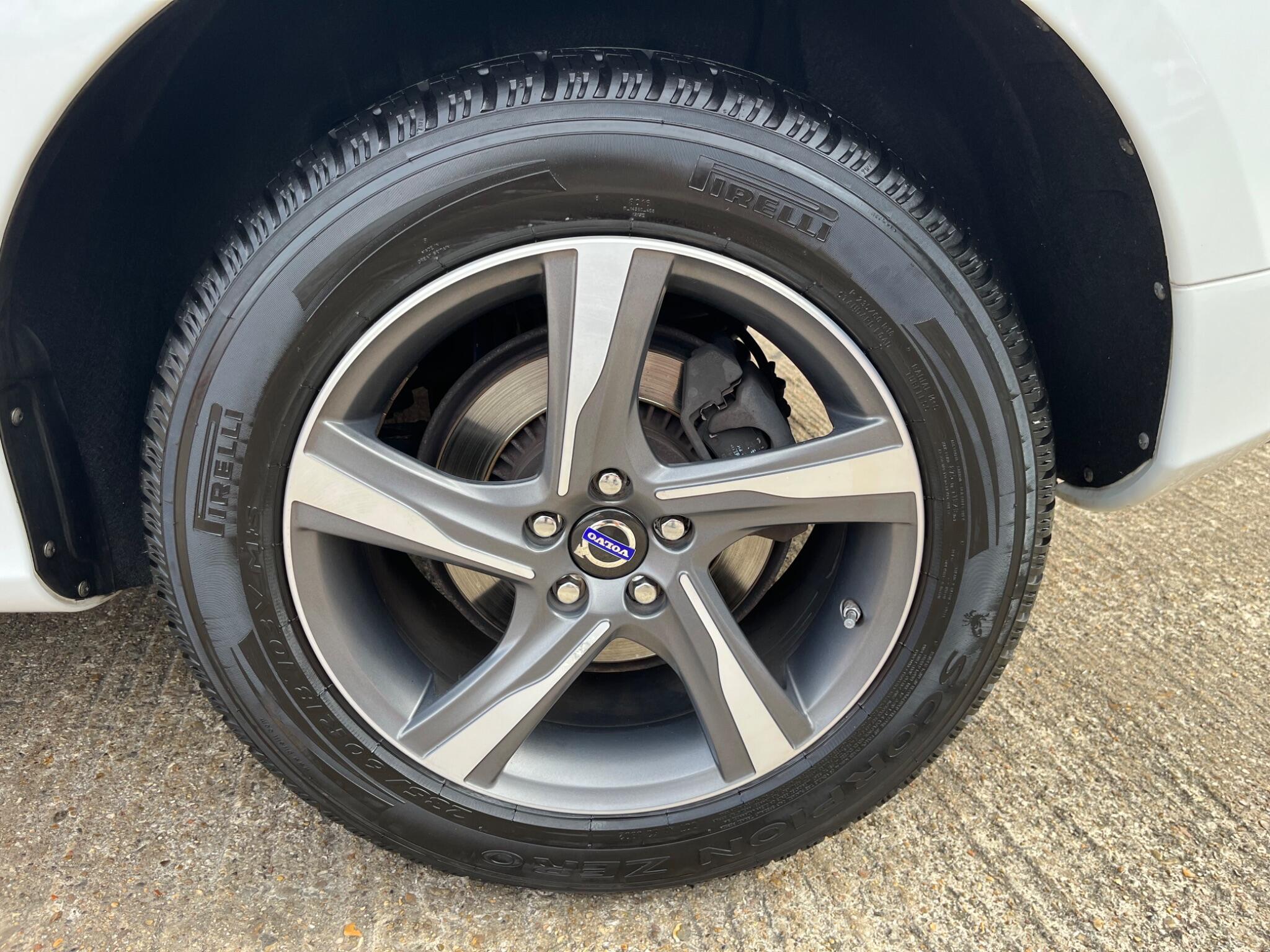 Volvo XC60 view 9