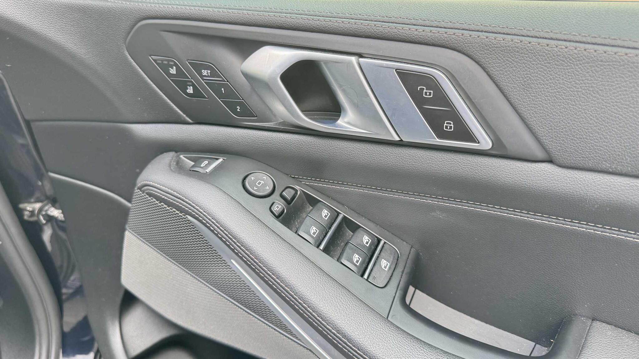 BMW X5 view 25