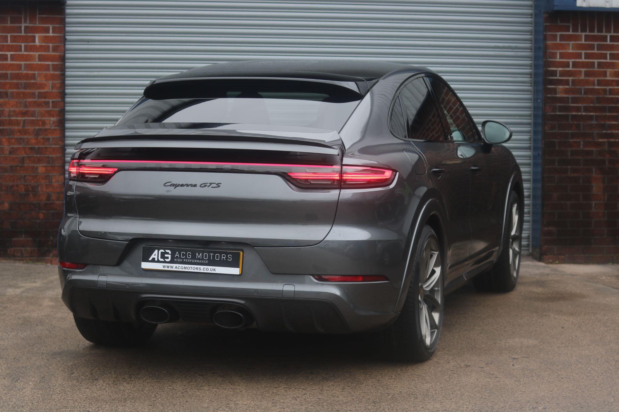 Porsche Cayenne view 7