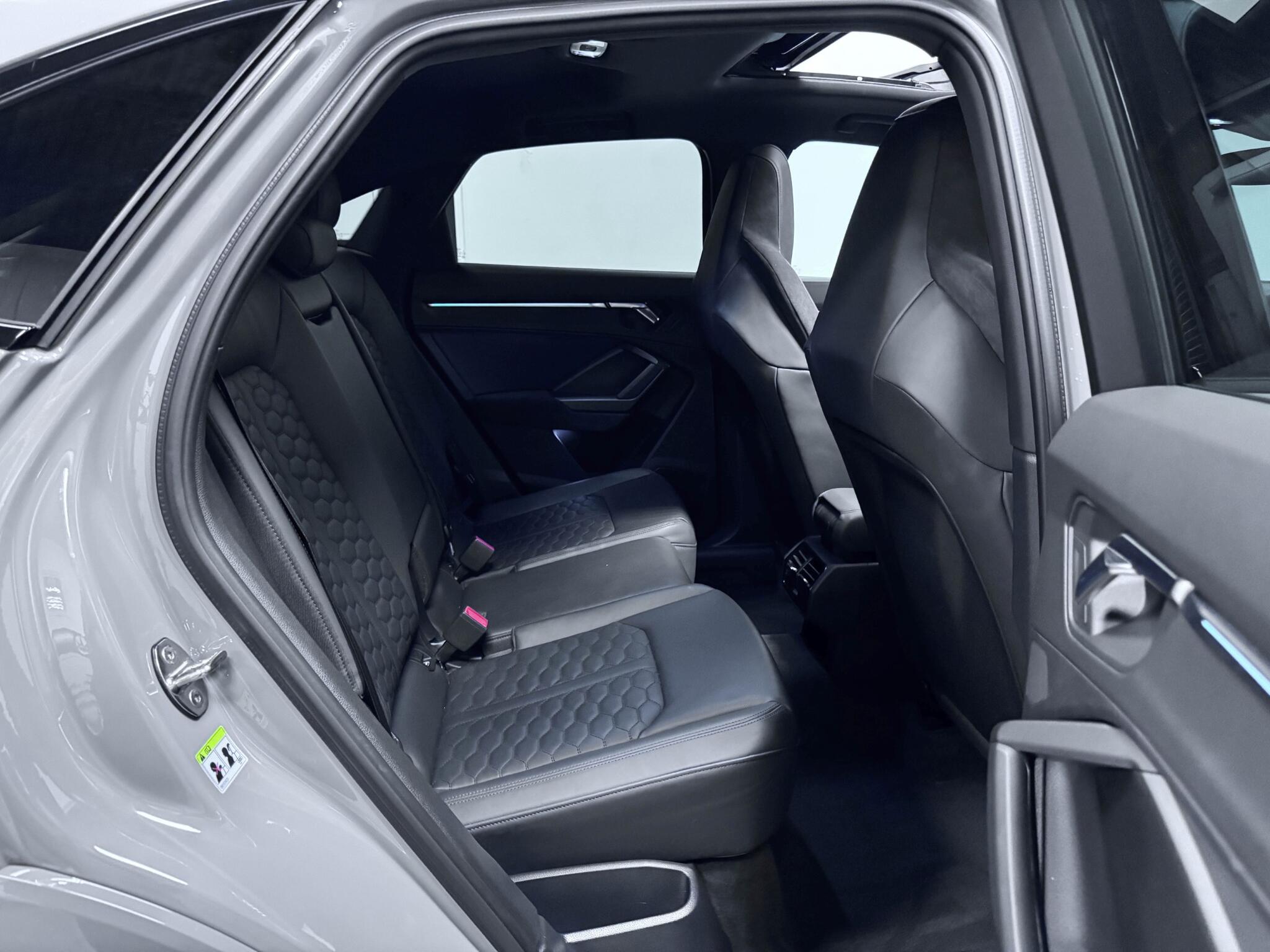 Audi RS Q3 view 30