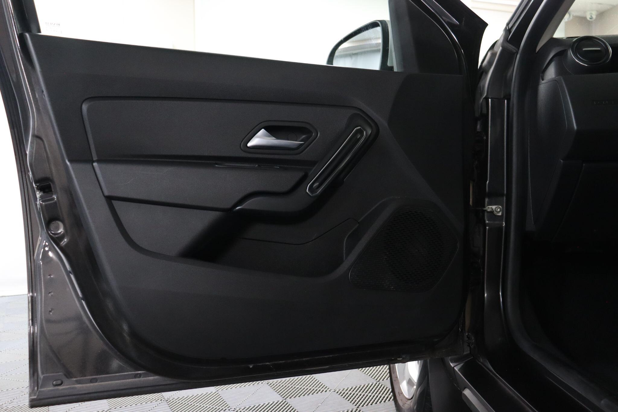 Dacia Duster view 43