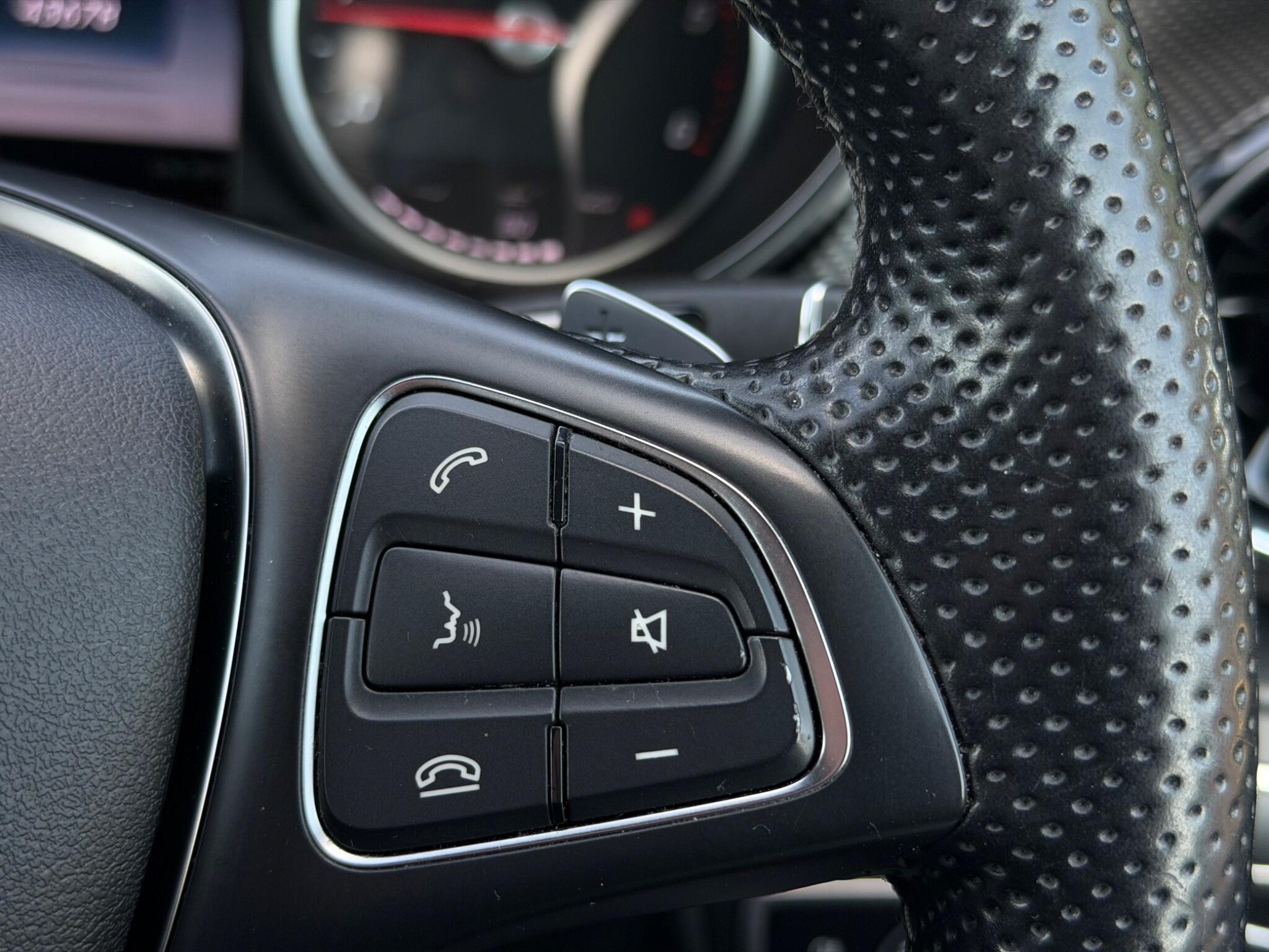 Mercedes-Benz V-Class view 27