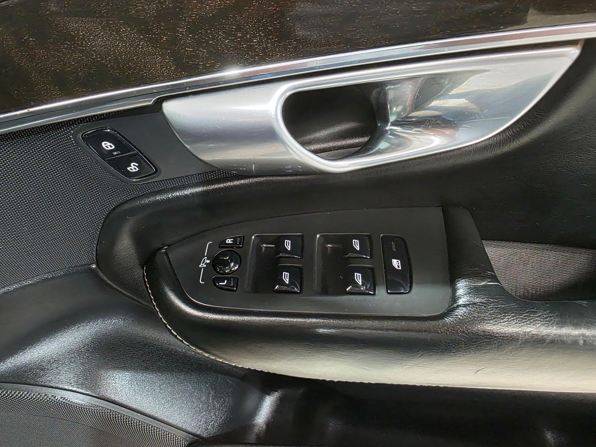 Volvo XC90 view 16