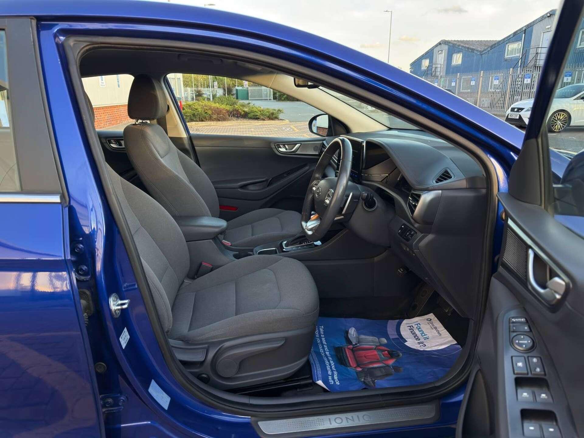 Hyundai Ioniq view 21
