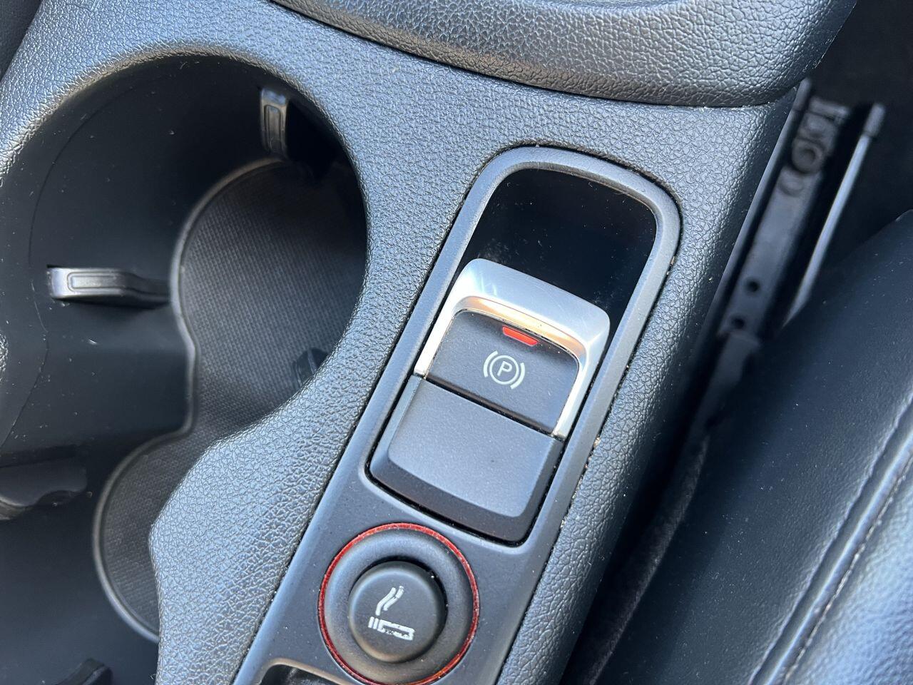 Audi Q3 view 32