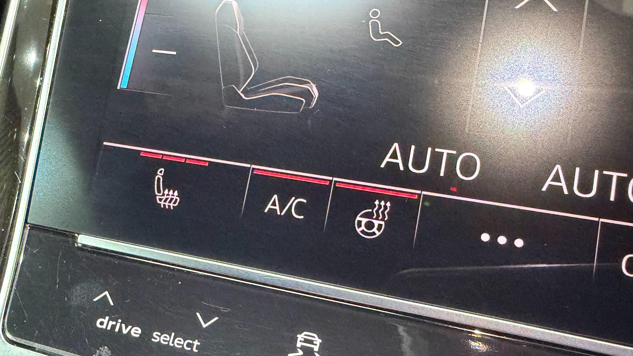 Audi Q8 view 25