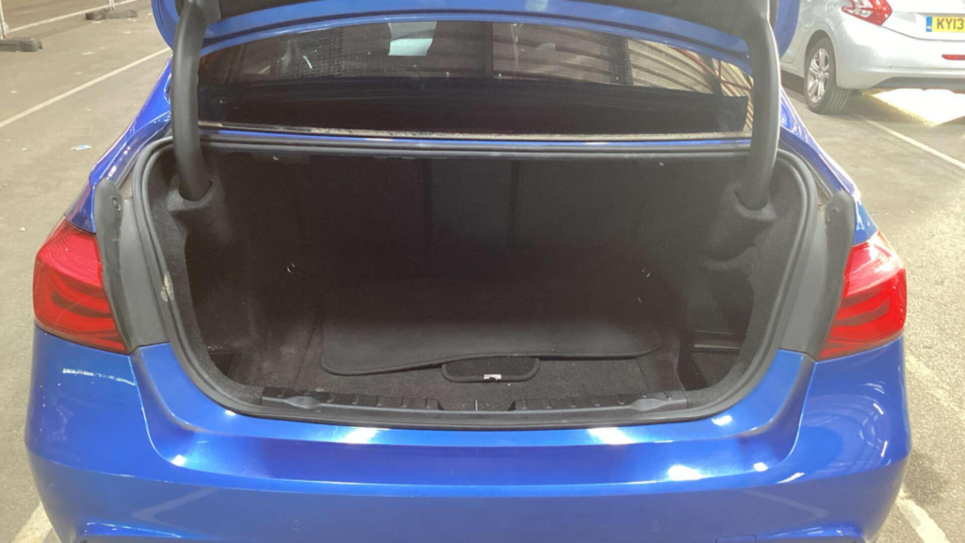 BMW 3 Series view 10