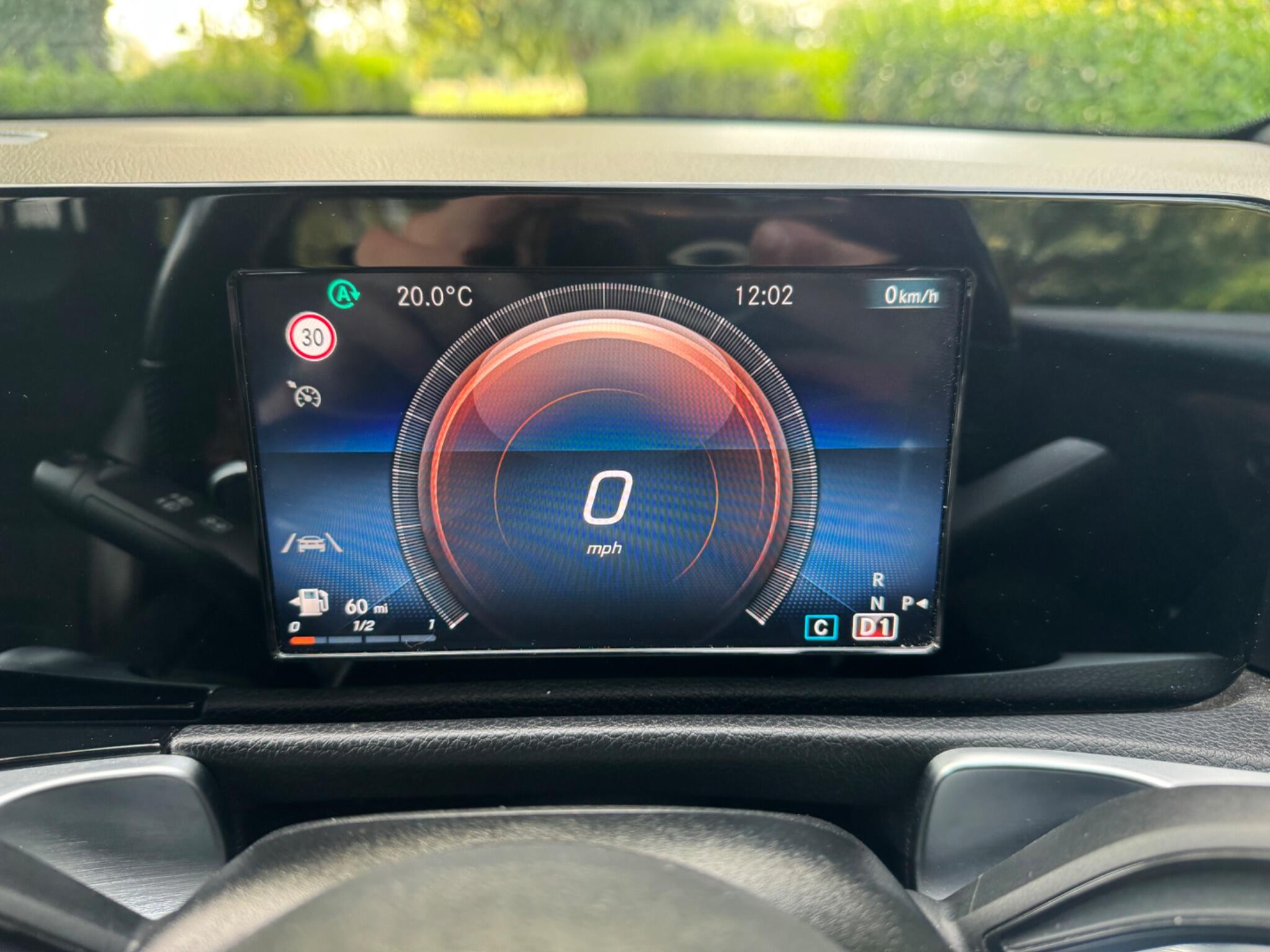 Mercedes-Benz GLB view 97
