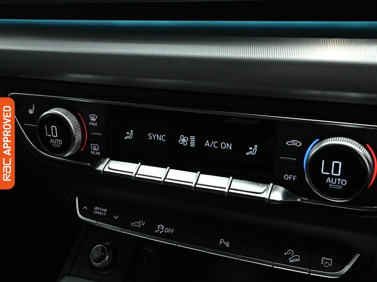 Audi Q5 view 17