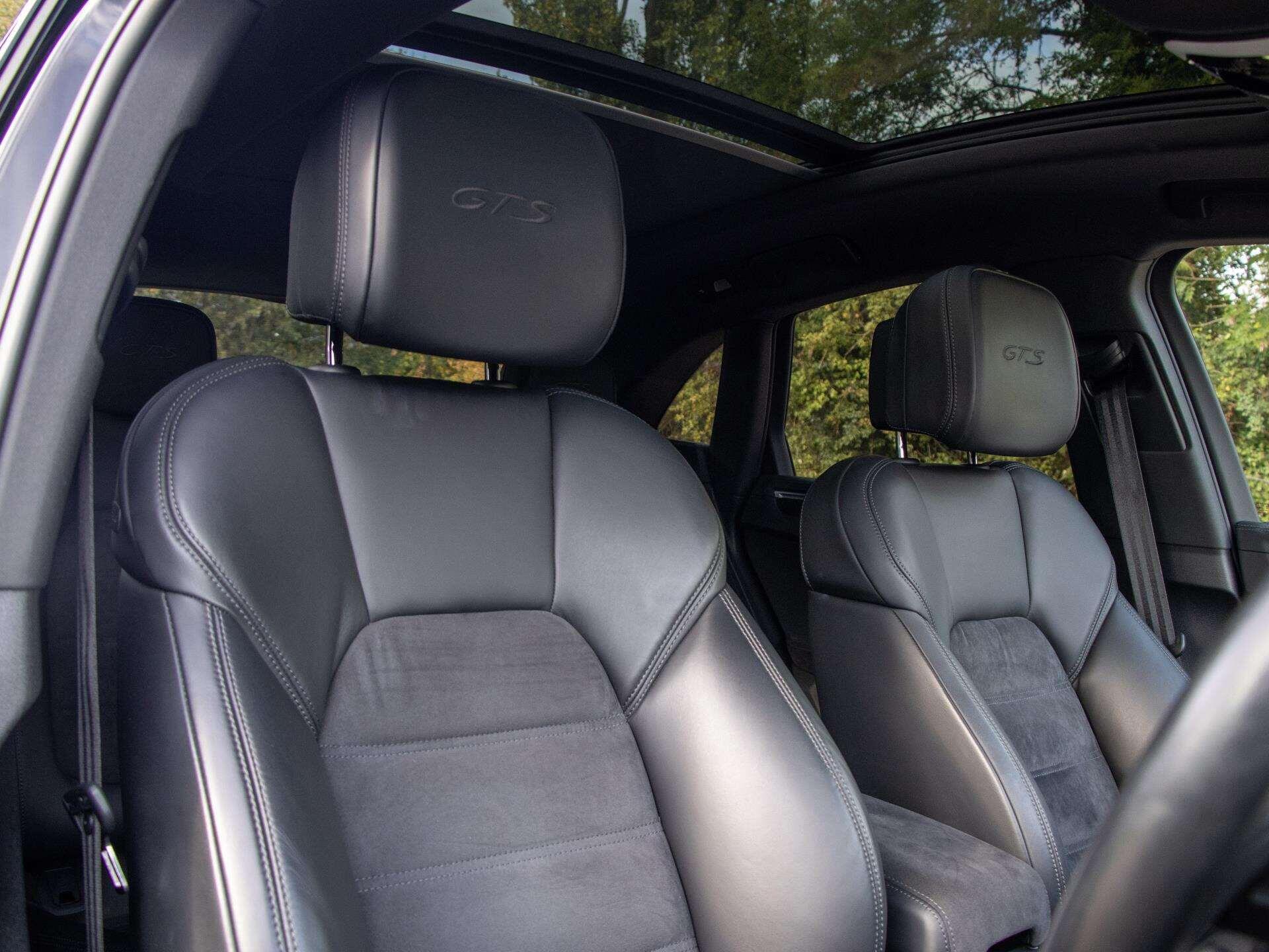 Porsche Macan view 16