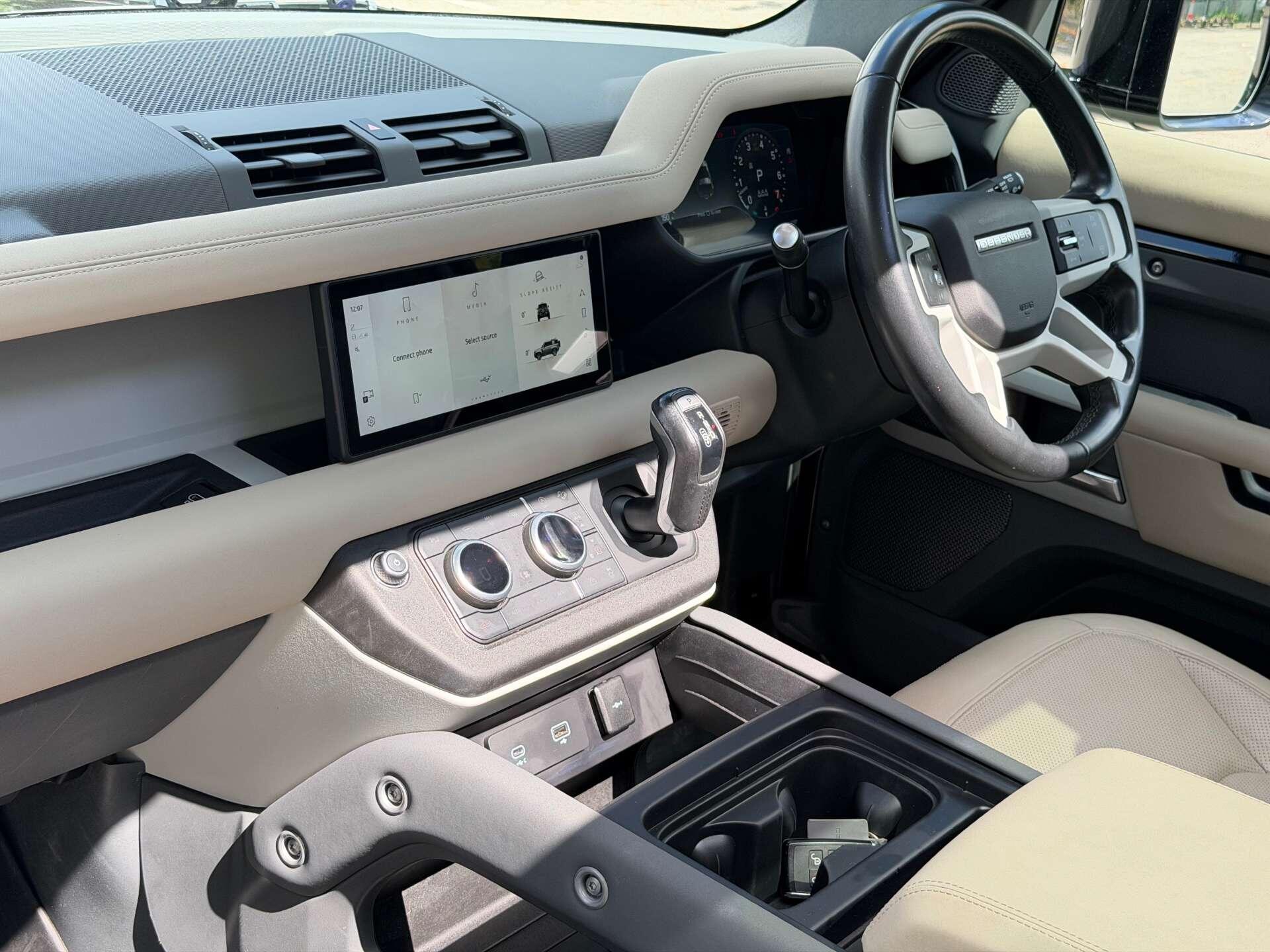 Land Rover Defender view 23