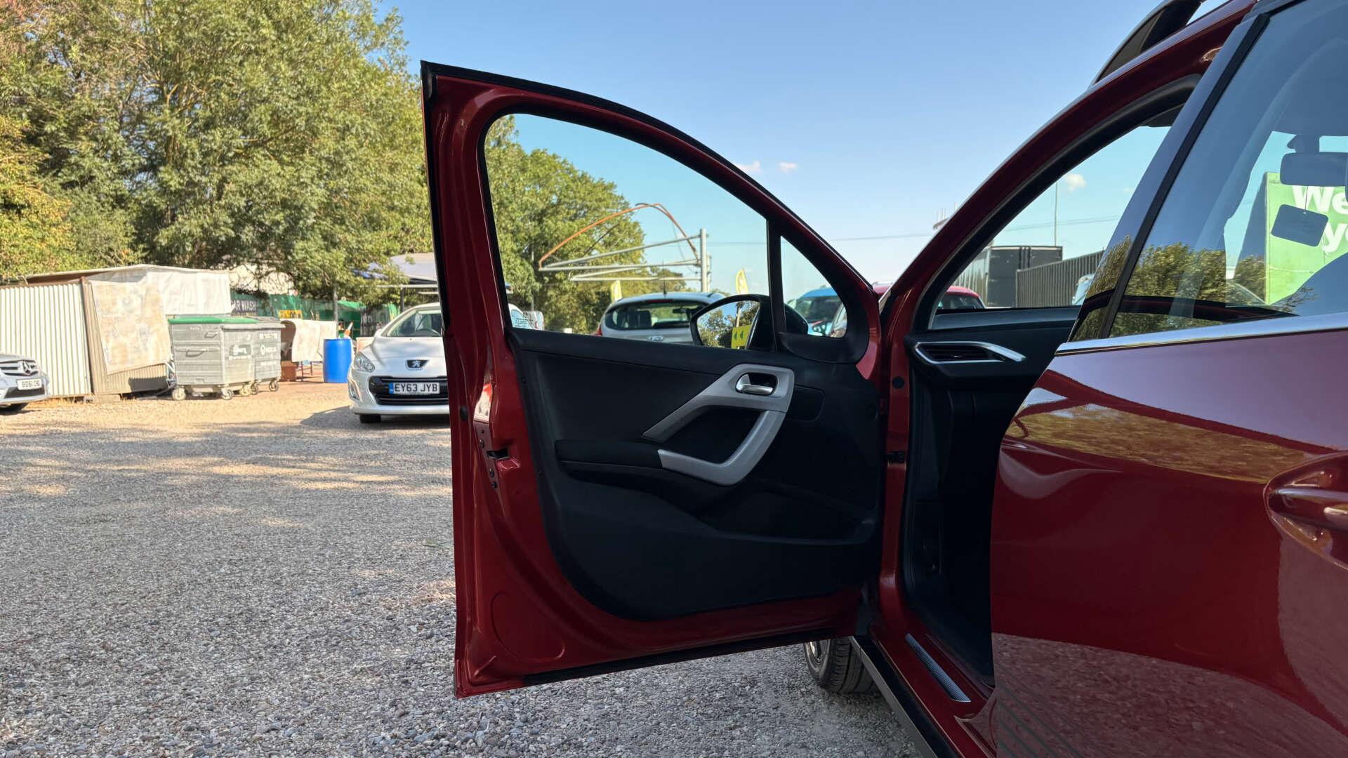 Peugeot 2008 view 37