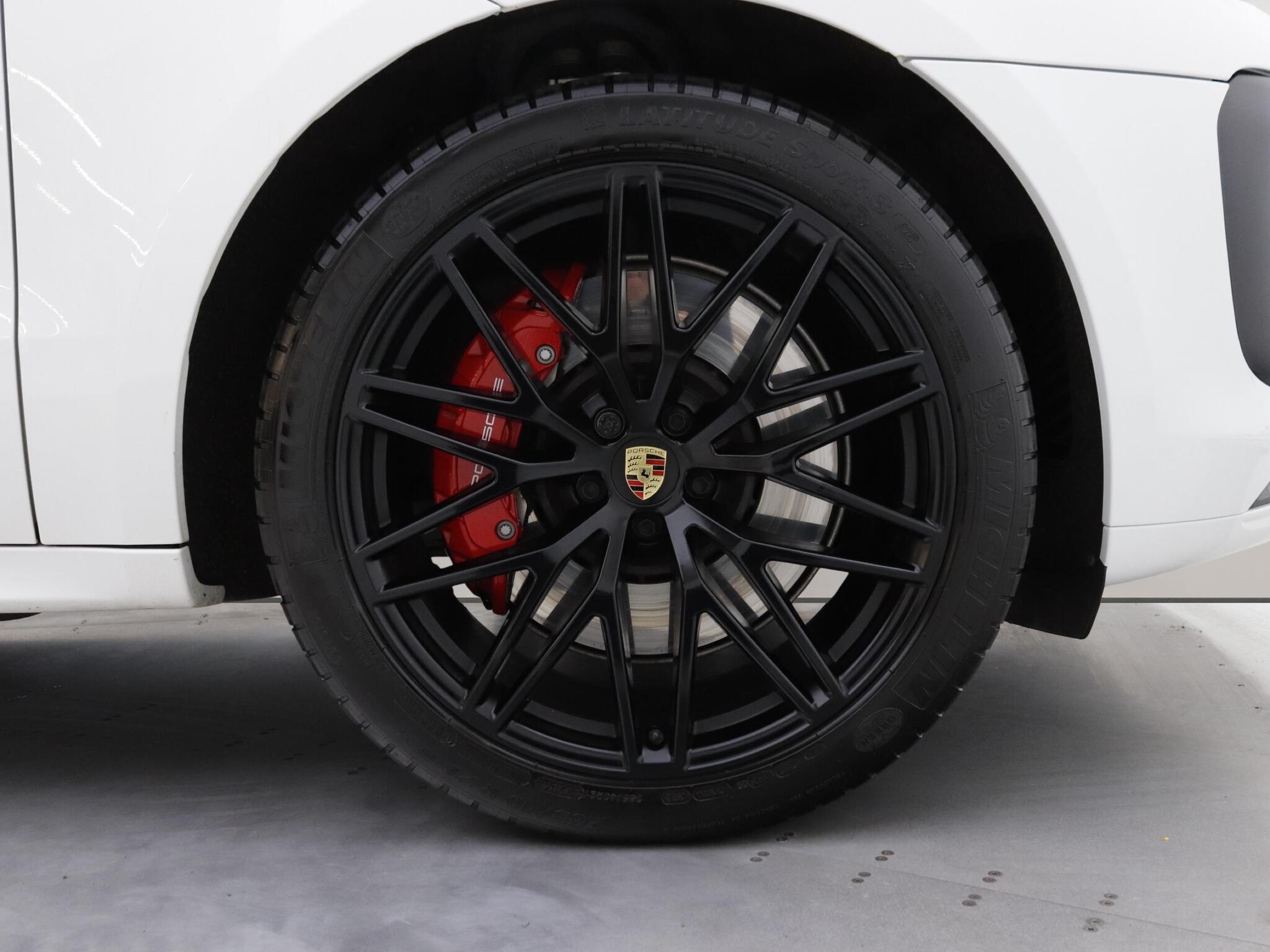 Porsche Macan view 8