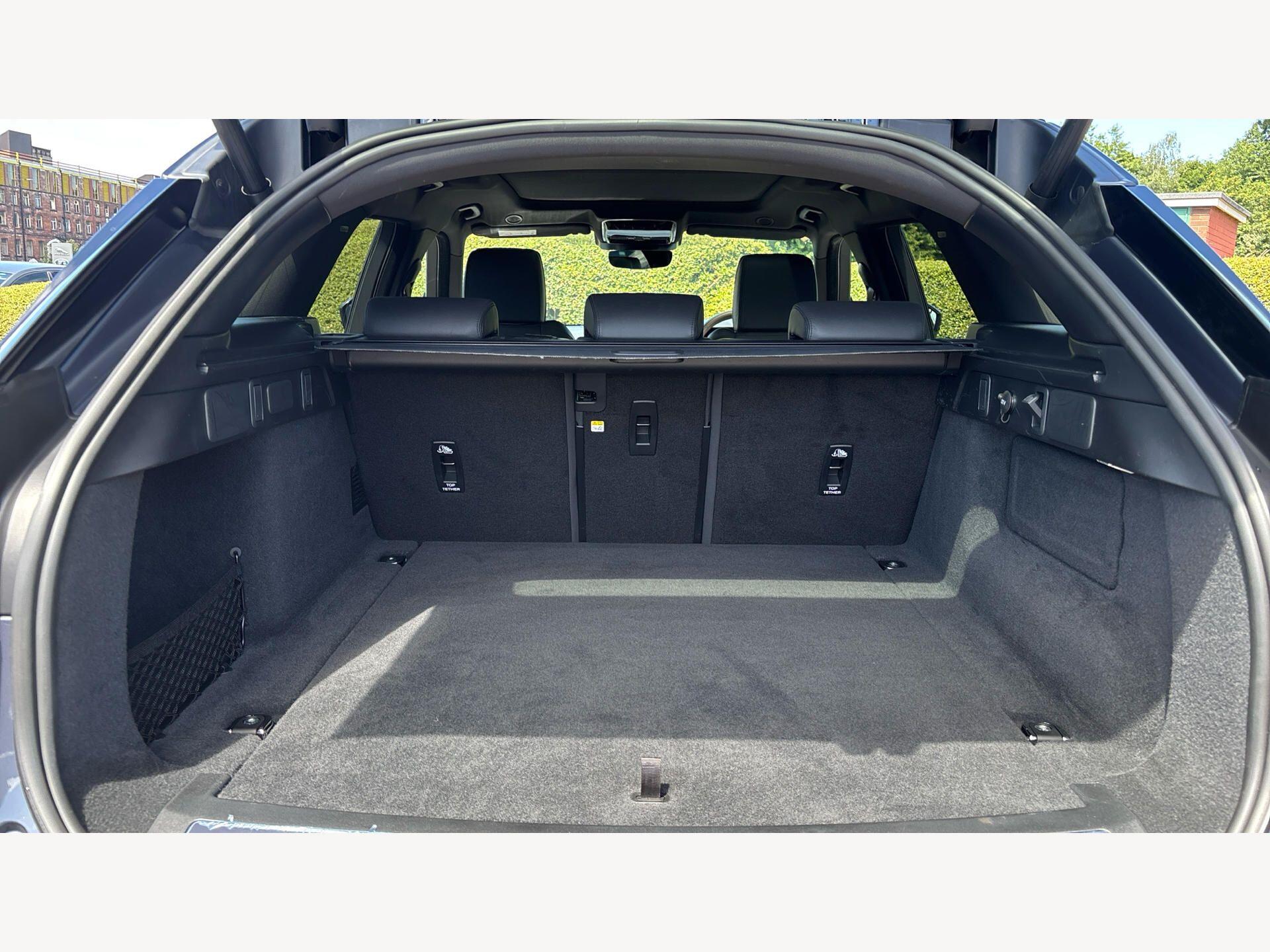 Land Rover Range Rover Velar view 12