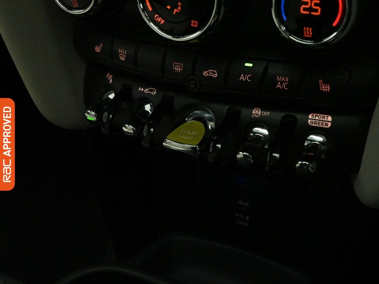 MINI Hatch view 23