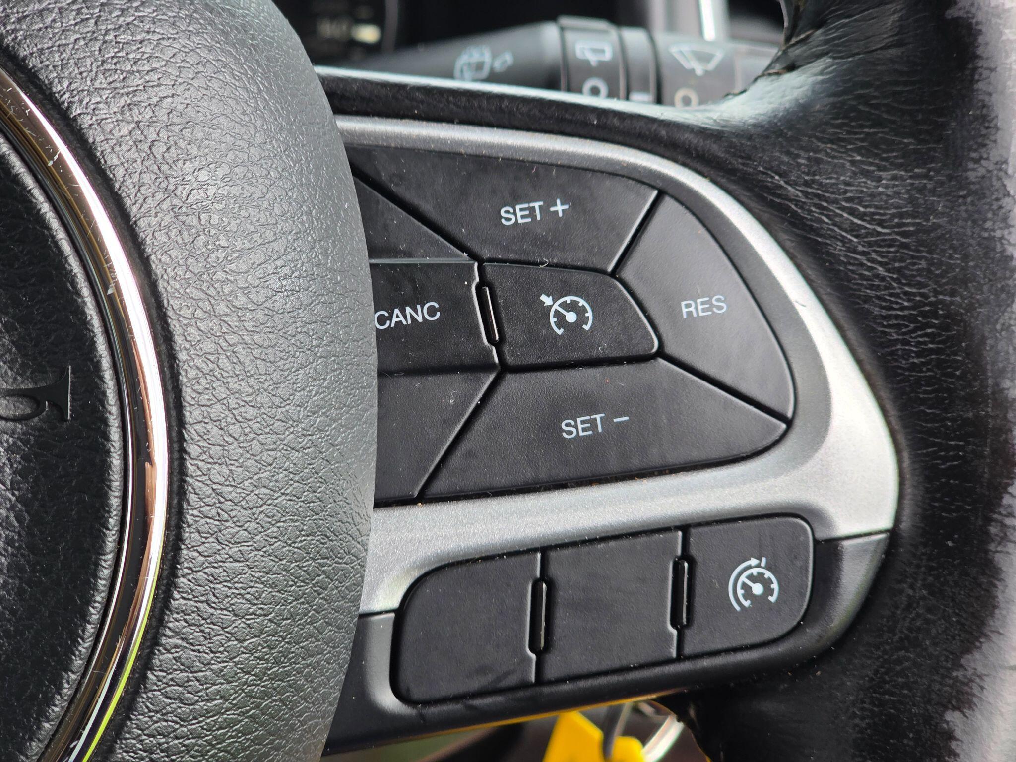 Jeep Renegade view 39