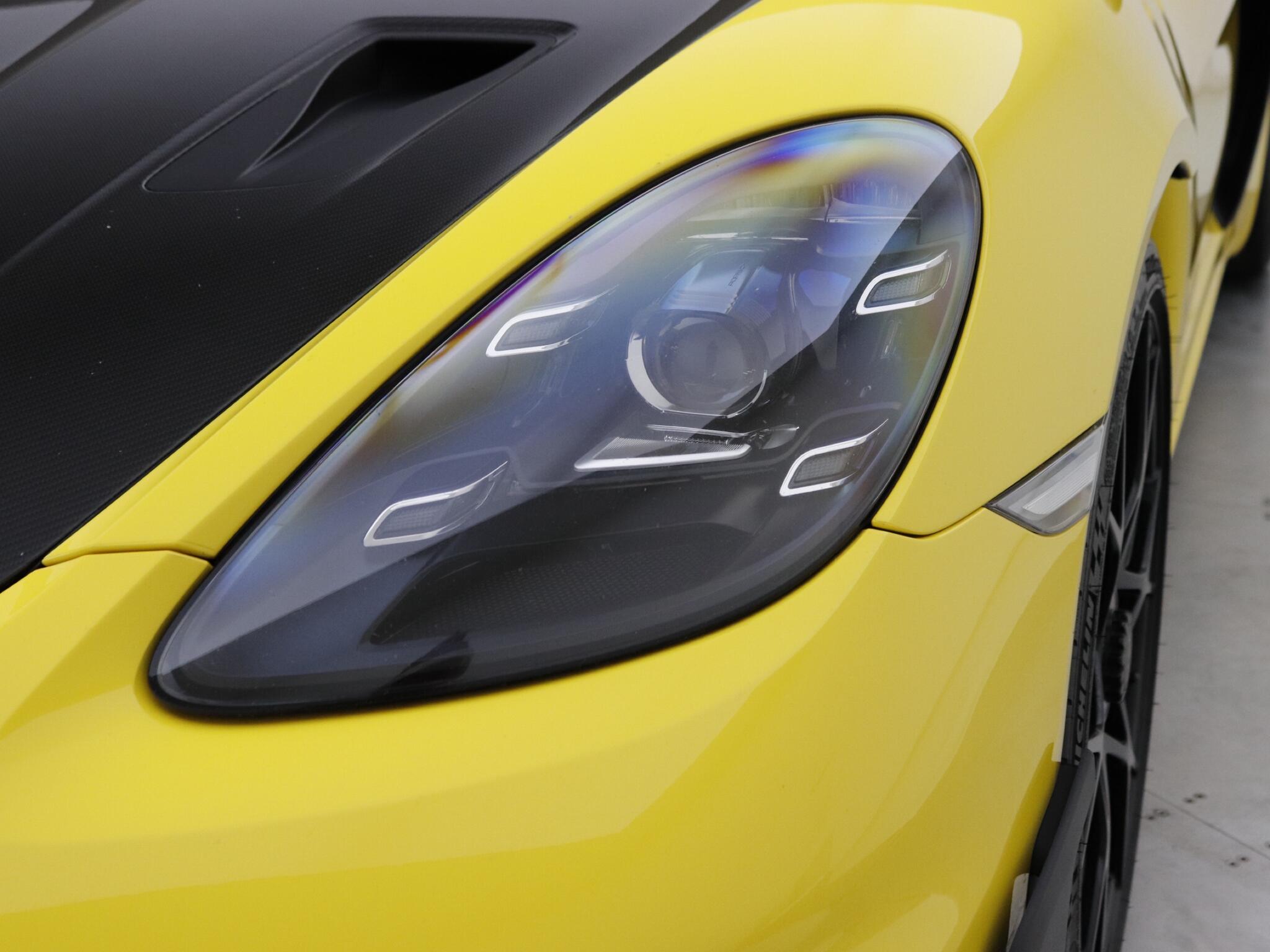Porsche 718 Spyder view 7