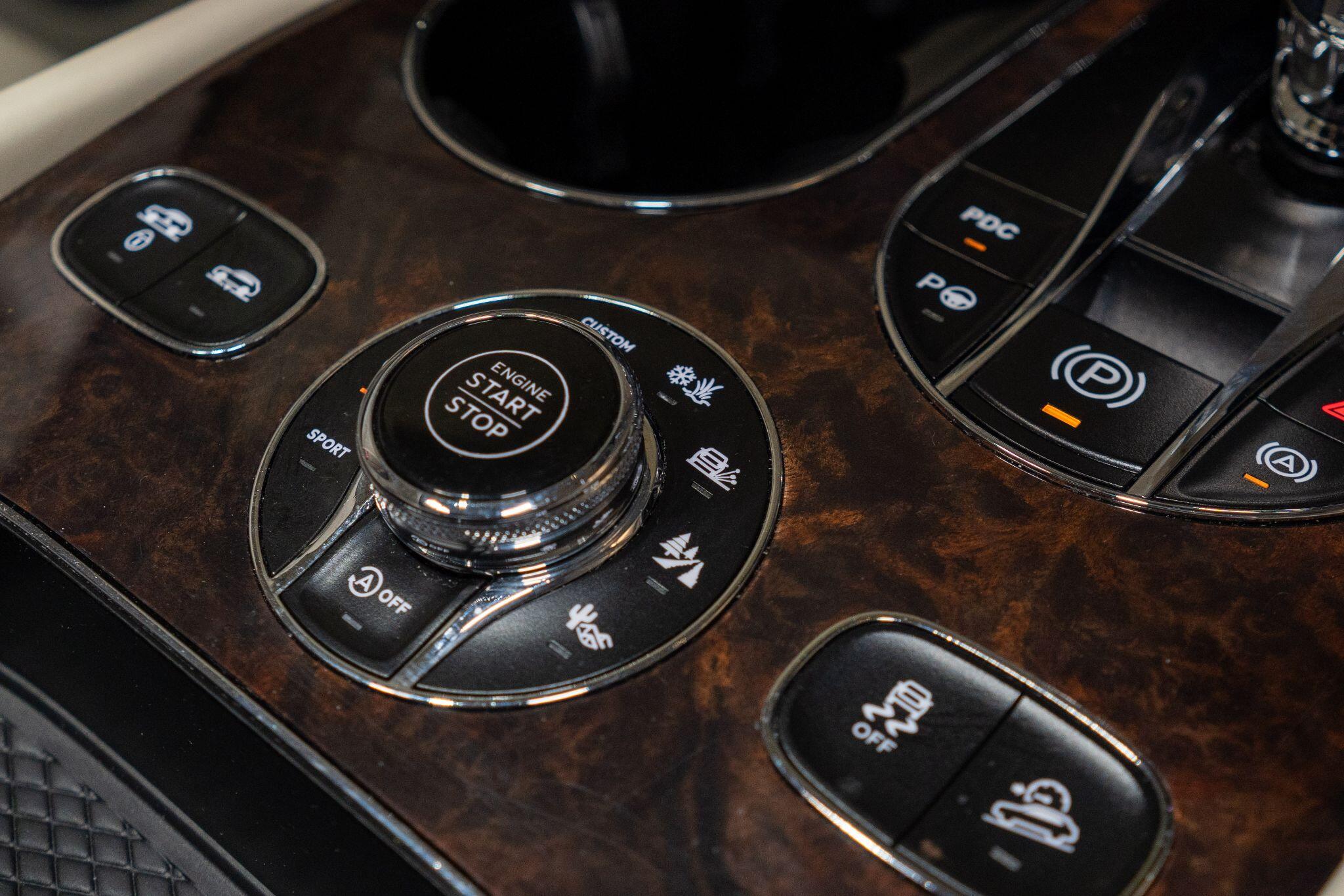 Bentley Bentayga view 29