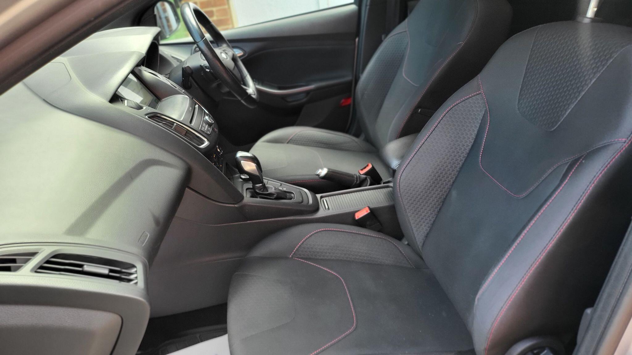 Ford Focus view 28