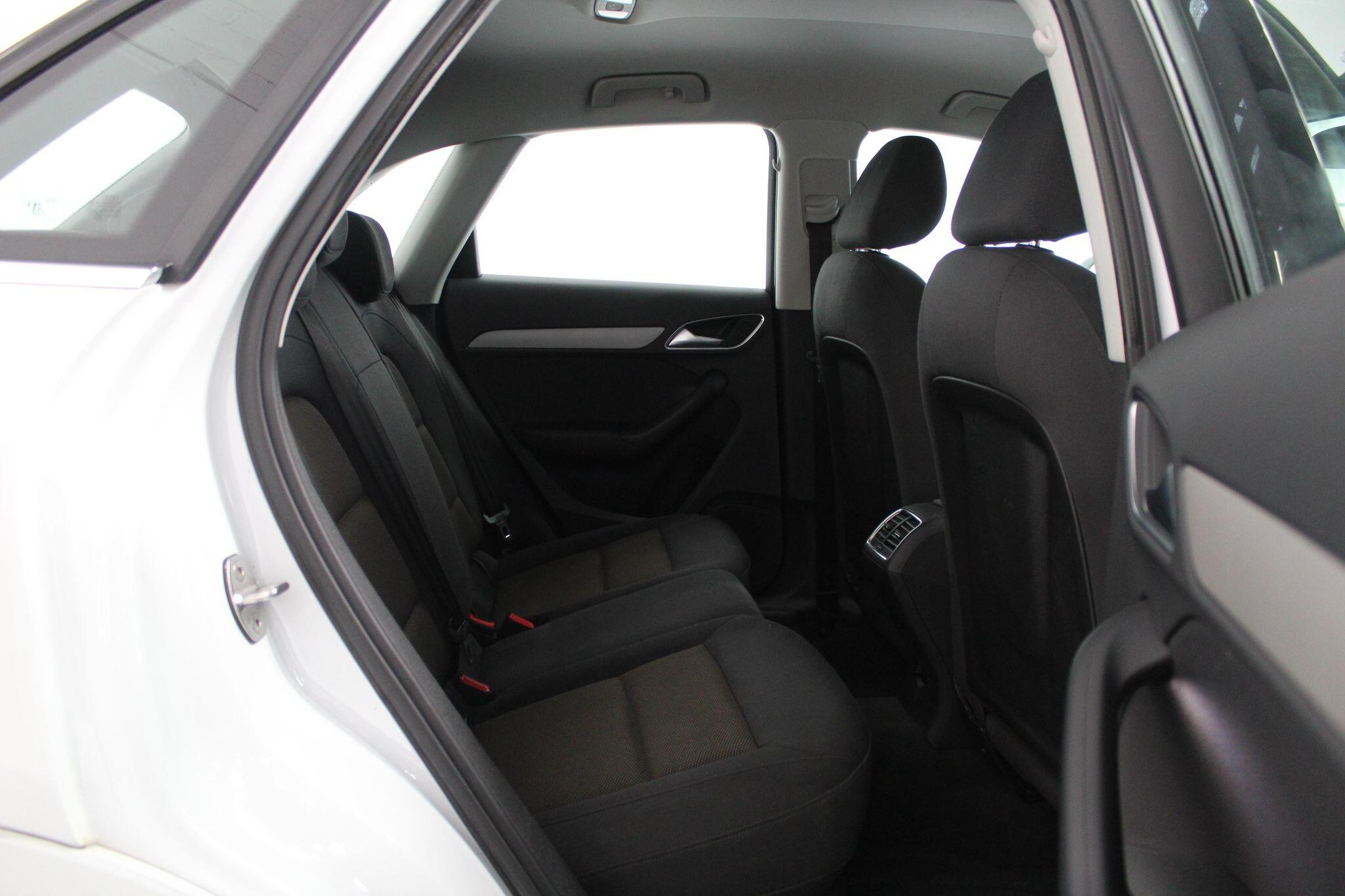 Audi Q3 view 49