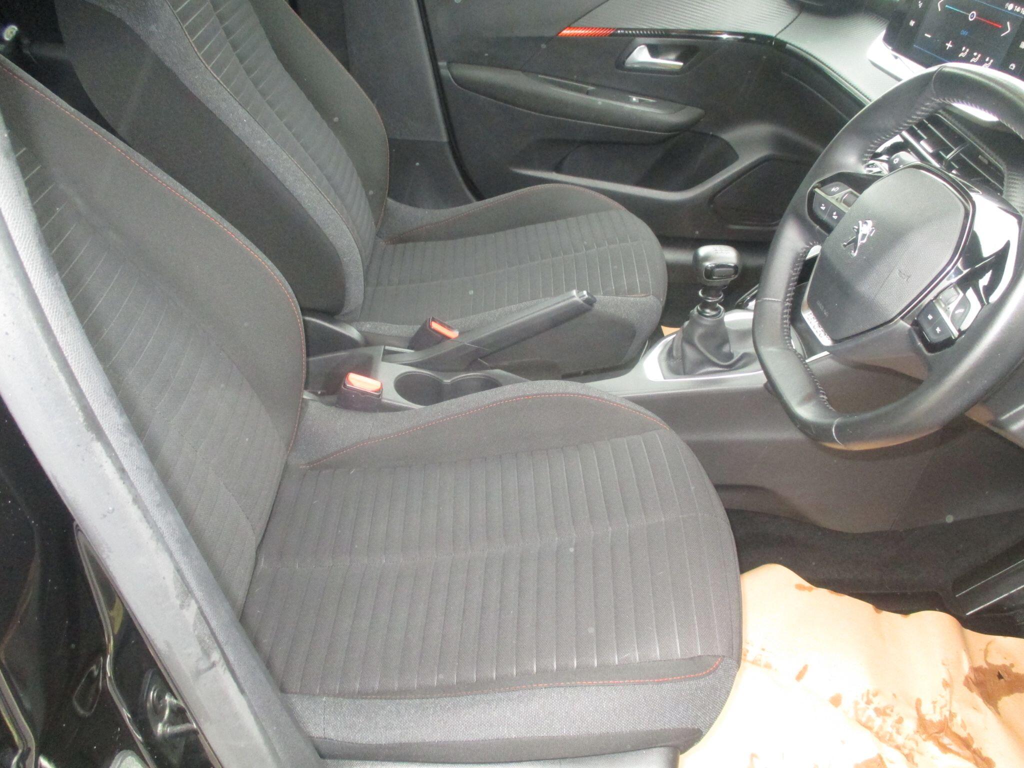 Peugeot 208 view 21